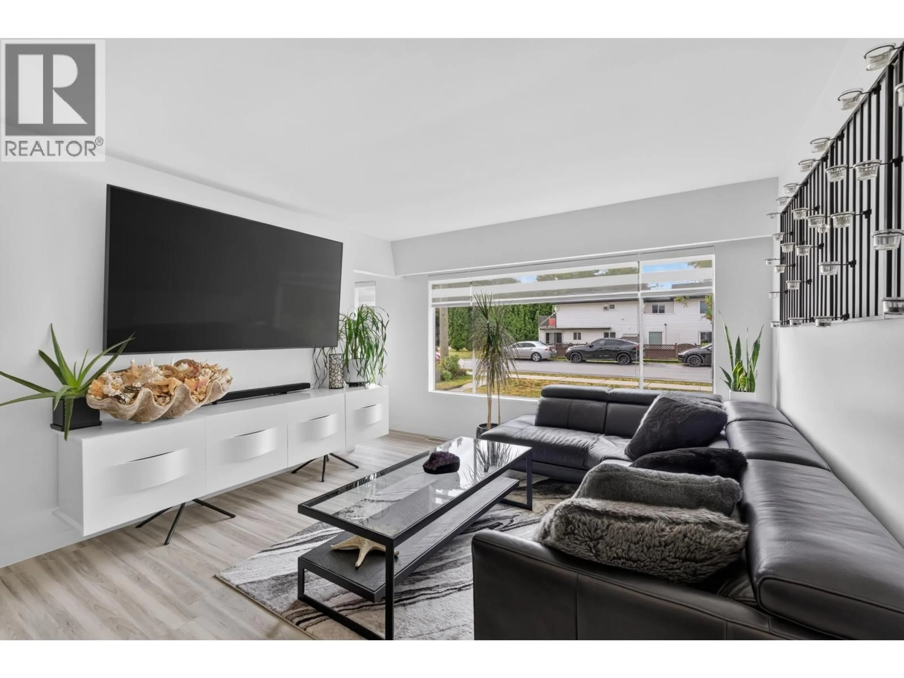 Living room with furniture, unknown for 2141 FRASER AVENUE, Port Coquitlam British Columbia V3B1N7