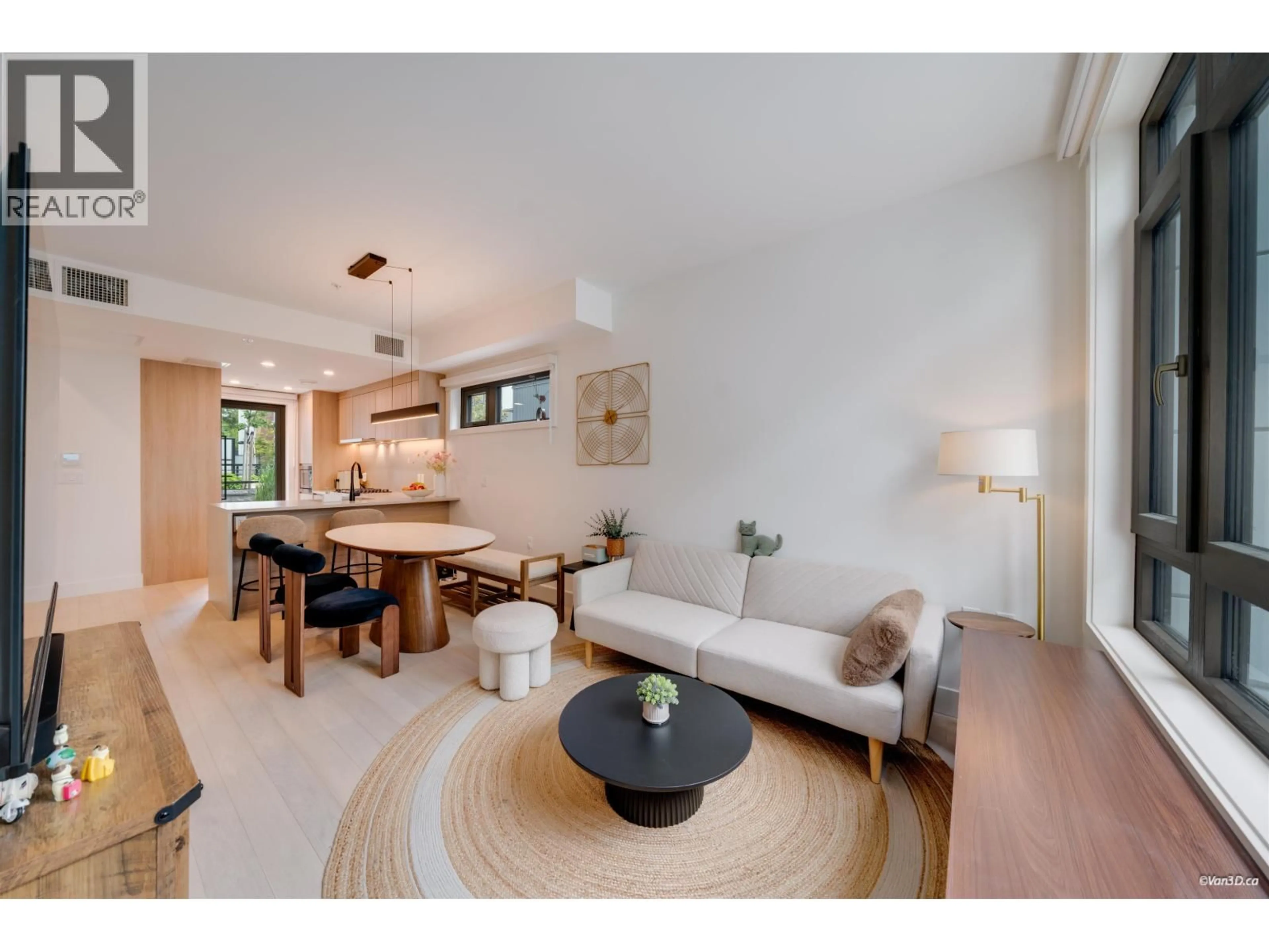 Living room with furniture, unknown for 6292 OAK STREET, Vancouver British Columbia V6M2W4