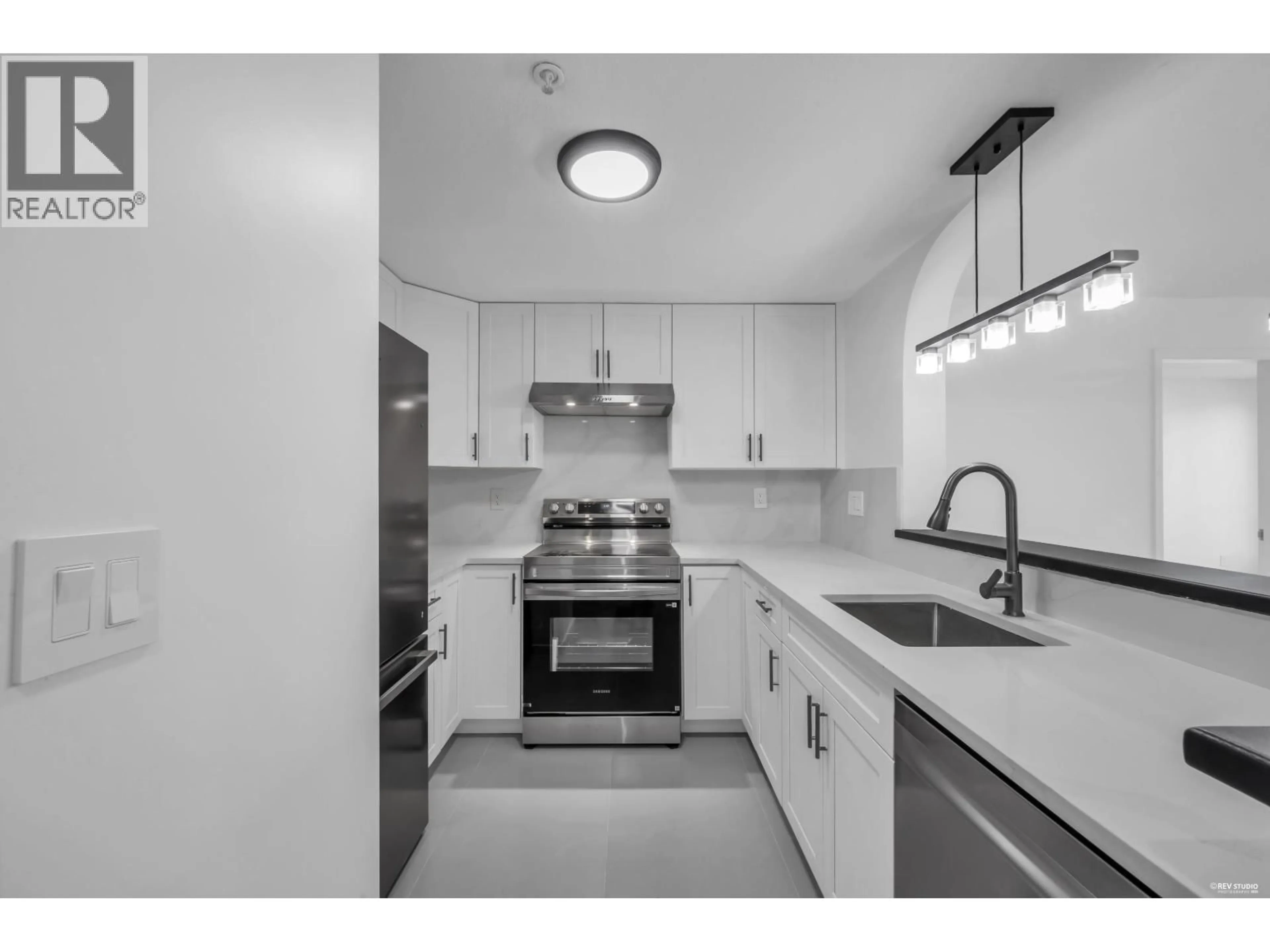 Standard kitchen, unknown for 306 - 6833 VILLAGE GREEN, Burnaby British Columbia V5E4M1