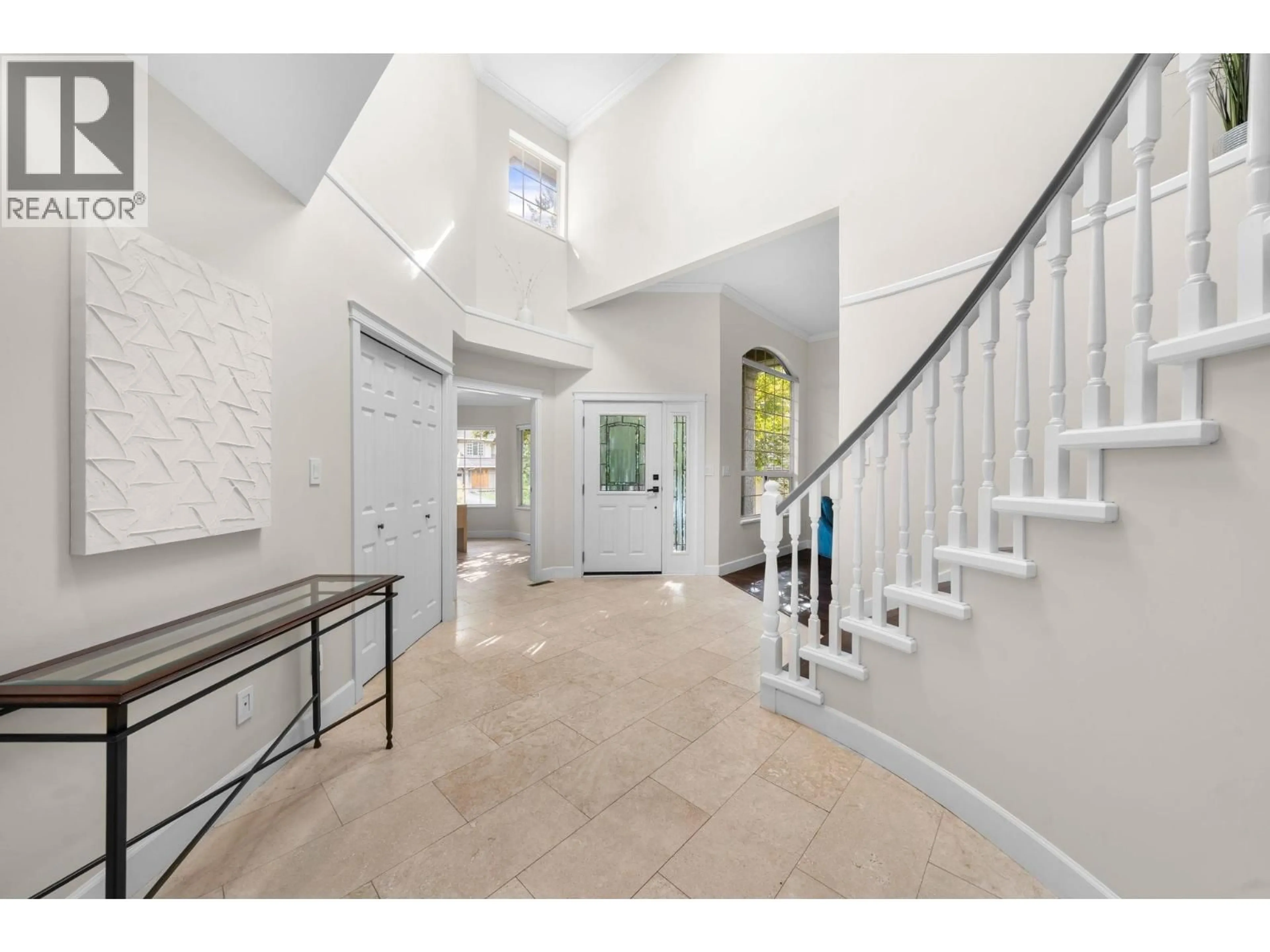 Indoor entryway for 1617 EMERSON COURT, North Vancouver British Columbia V7H2Y6