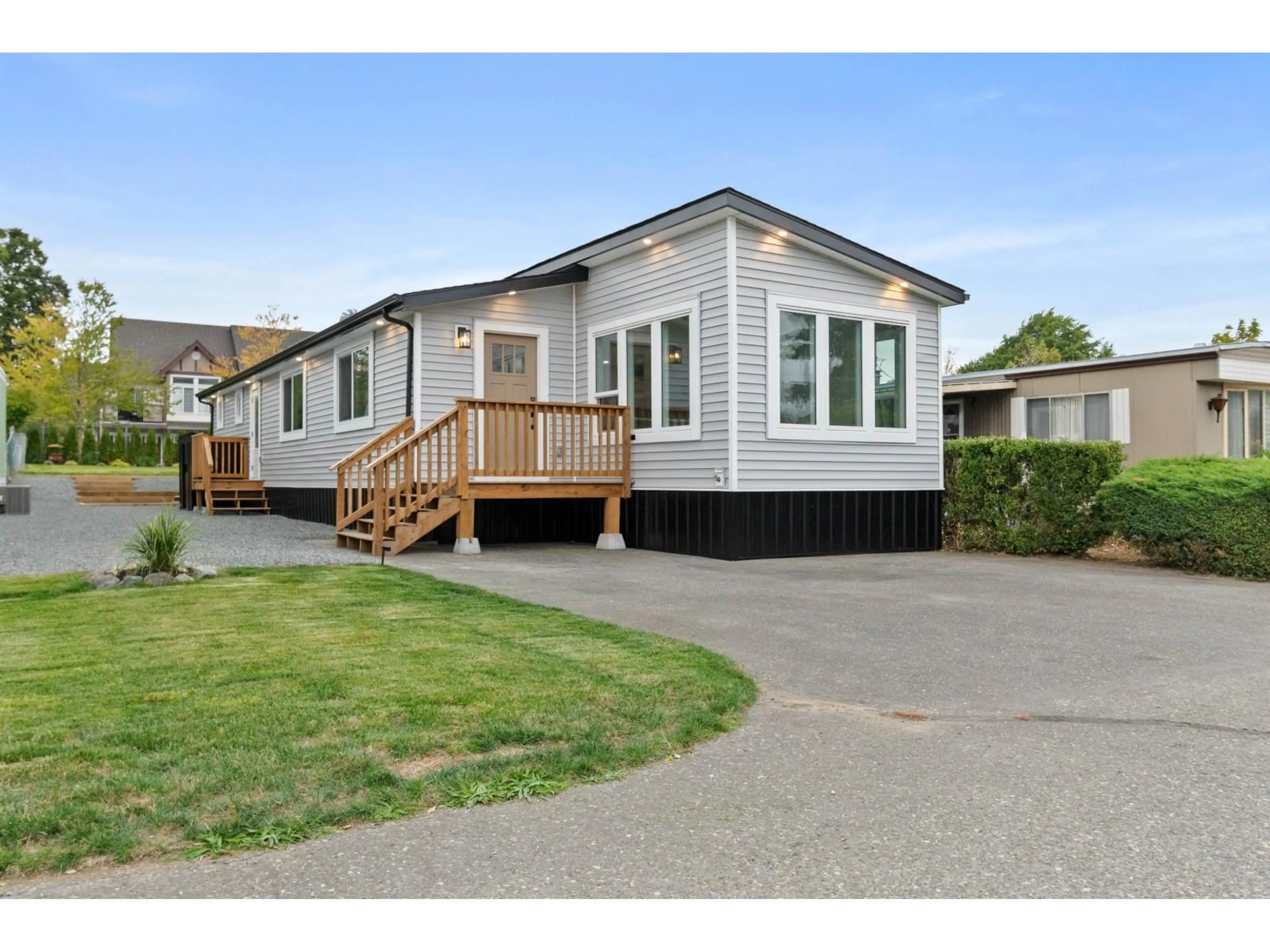 Home with vinyl exterior material, street for 15 - 45640 WATSON ROAD, Chilliwack British Columbia V2R3P8