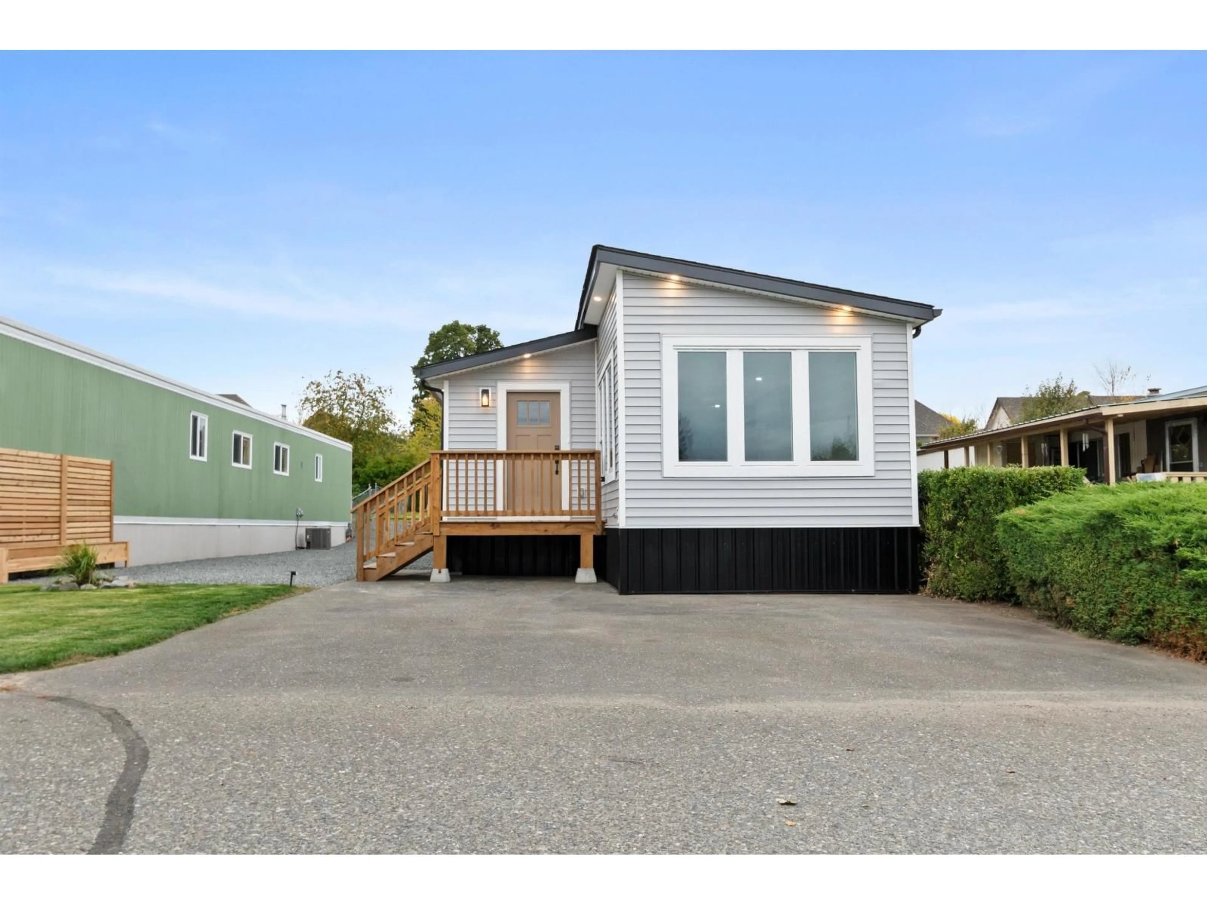 Home with vinyl exterior material, street for 15 - 45640 WATSON ROAD, Chilliwack British Columbia V2R3P8