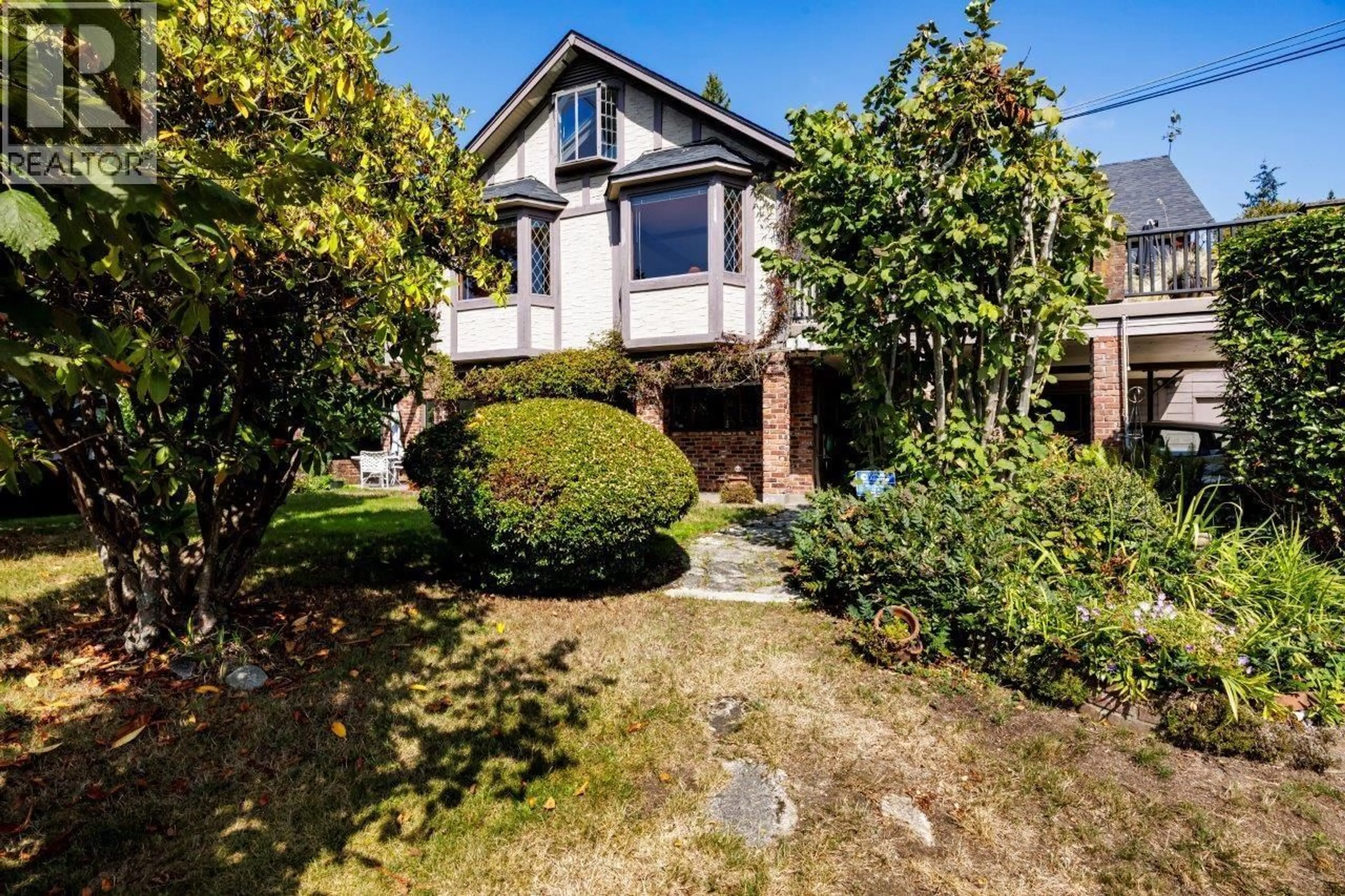 Home with brick exterior material, street for 350 WINDSOR ROAD, North Vancouver British Columbia V7N1K1