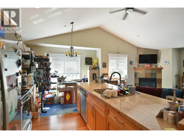 208 - 518 SHAW ROAD, Gibsons 5