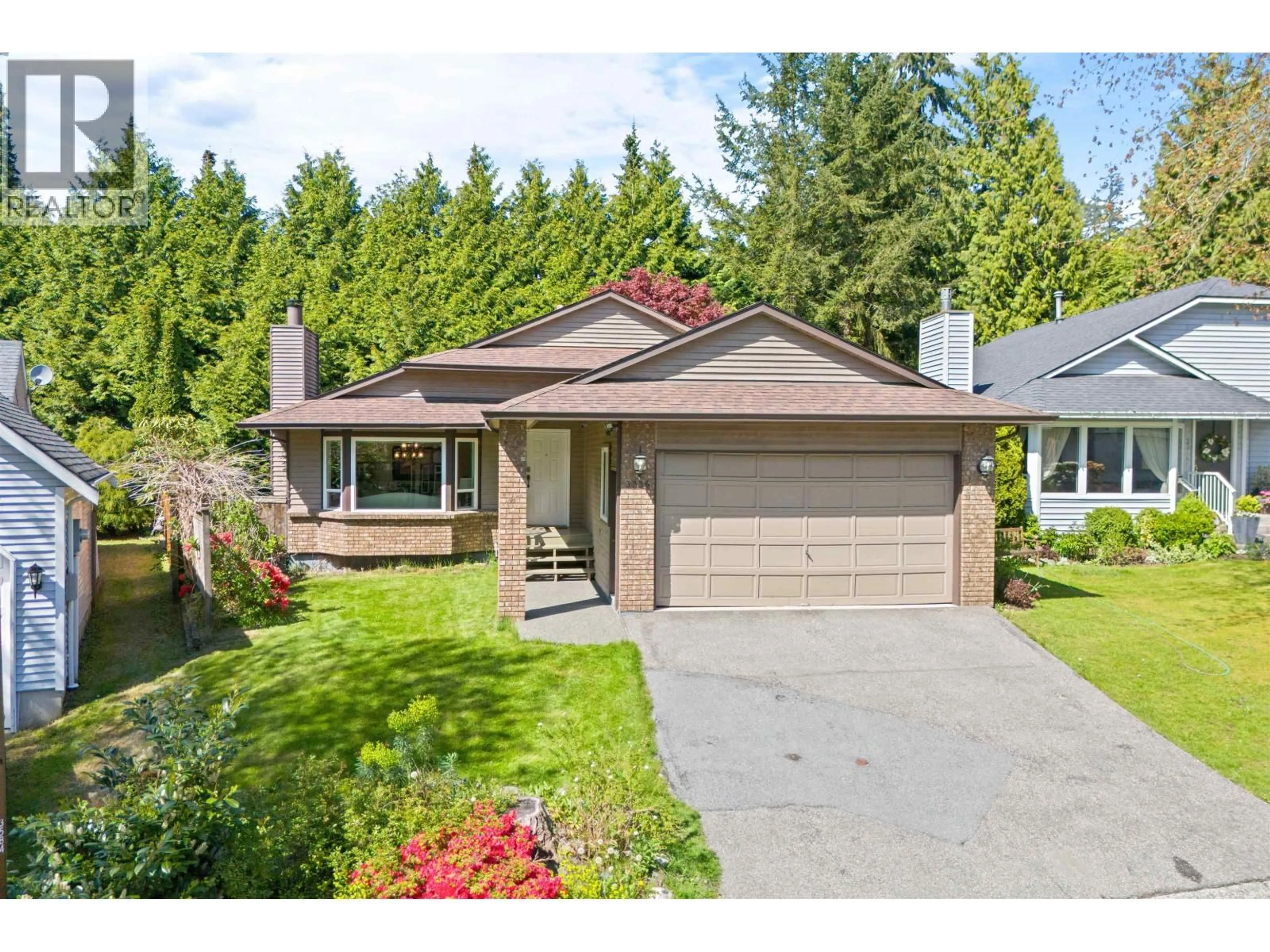 Home with vinyl exterior material, street for 3336 MANNING CRESCENT, North Vancouver British Columbia V7H2R6