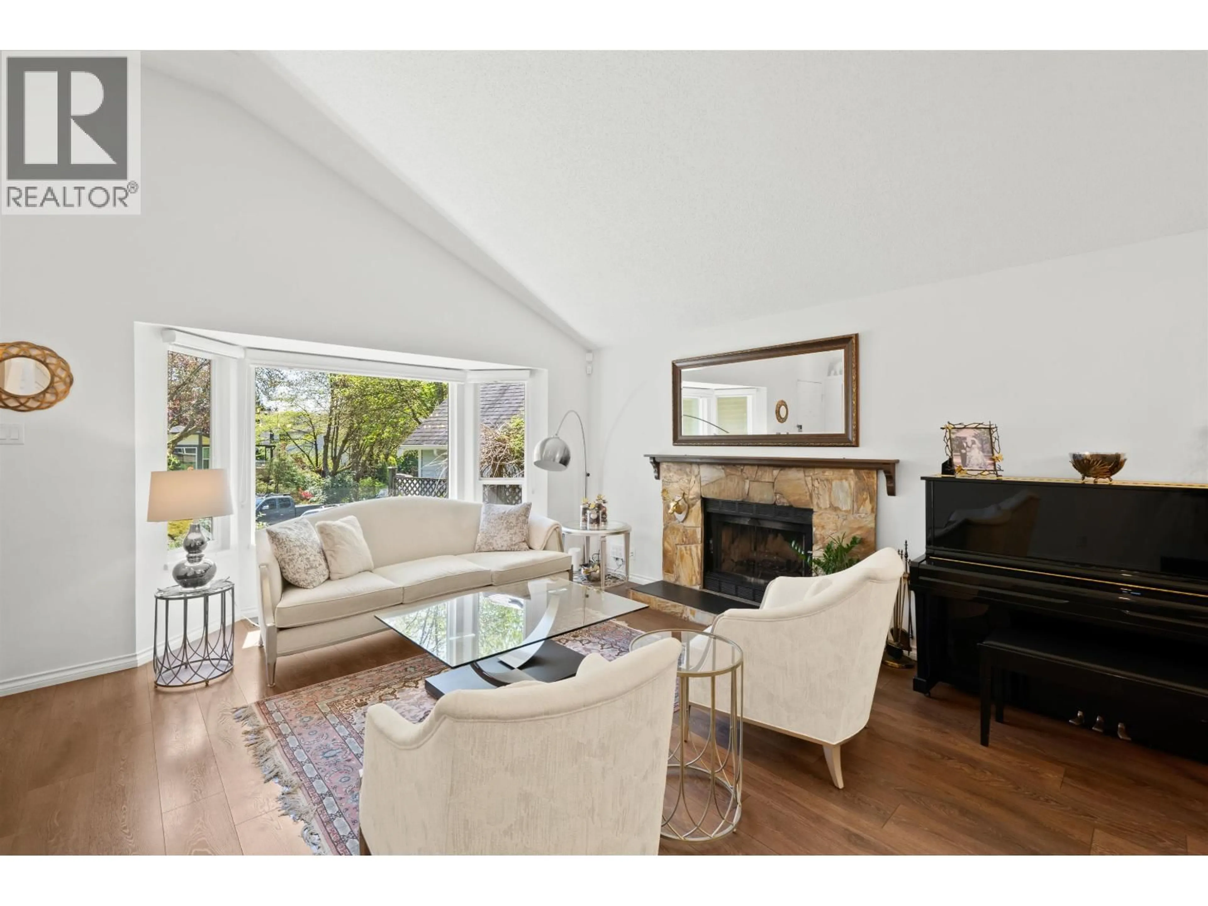 Living room with furniture, unknown for 3336 MANNING CRESCENT, North Vancouver British Columbia V7H2R6
