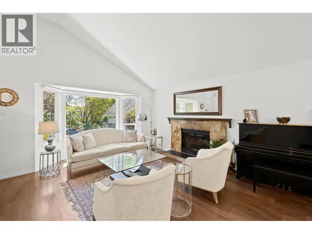 3336 MANNING CRESCENT, North Vancouver 4