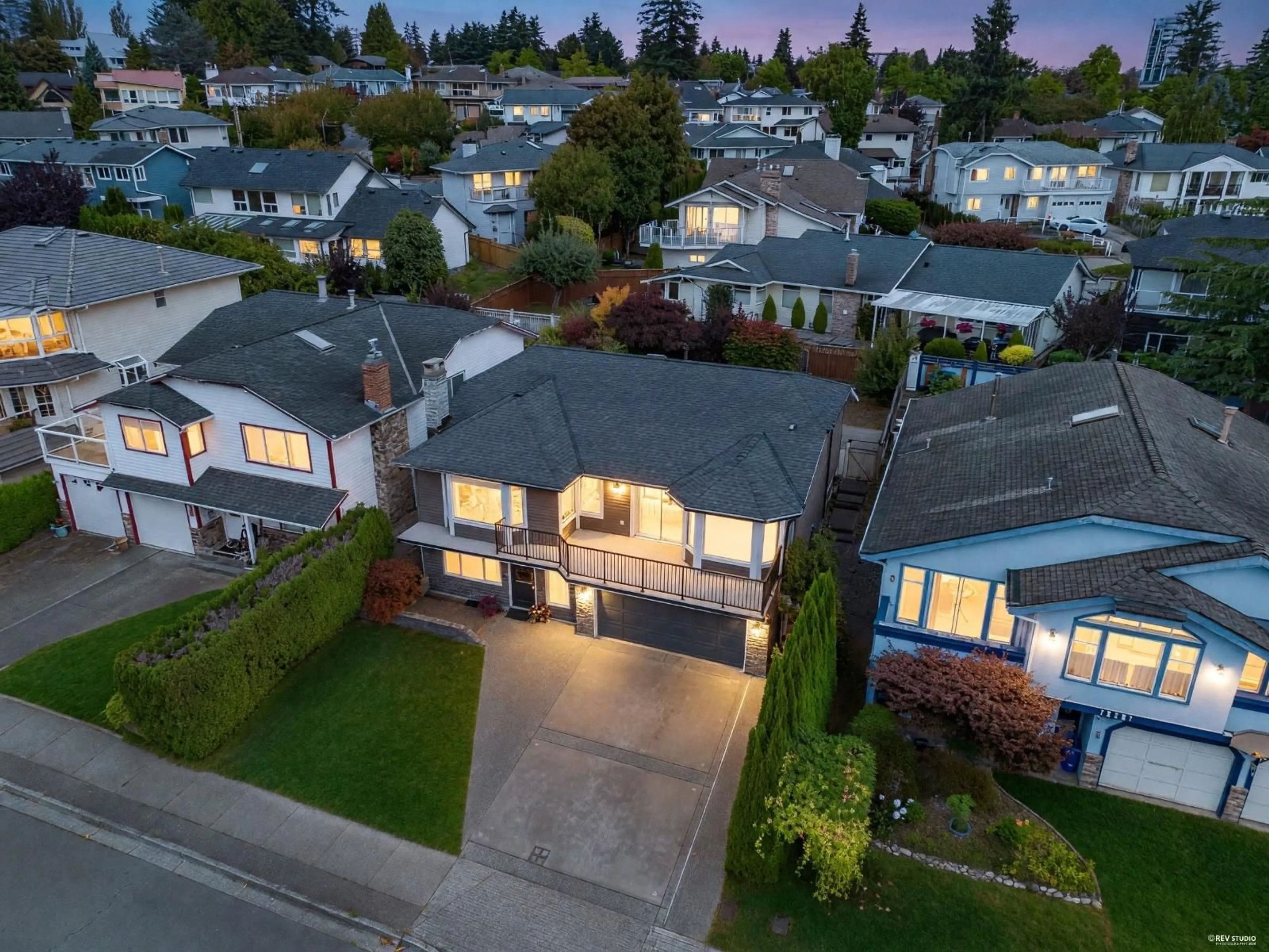 A pic from outside/outdoor area/front of a property/back of a property/a pic from drone, street for 15555 BUENA VISTA AVENUE, White Rock British Columbia V4B1Y9