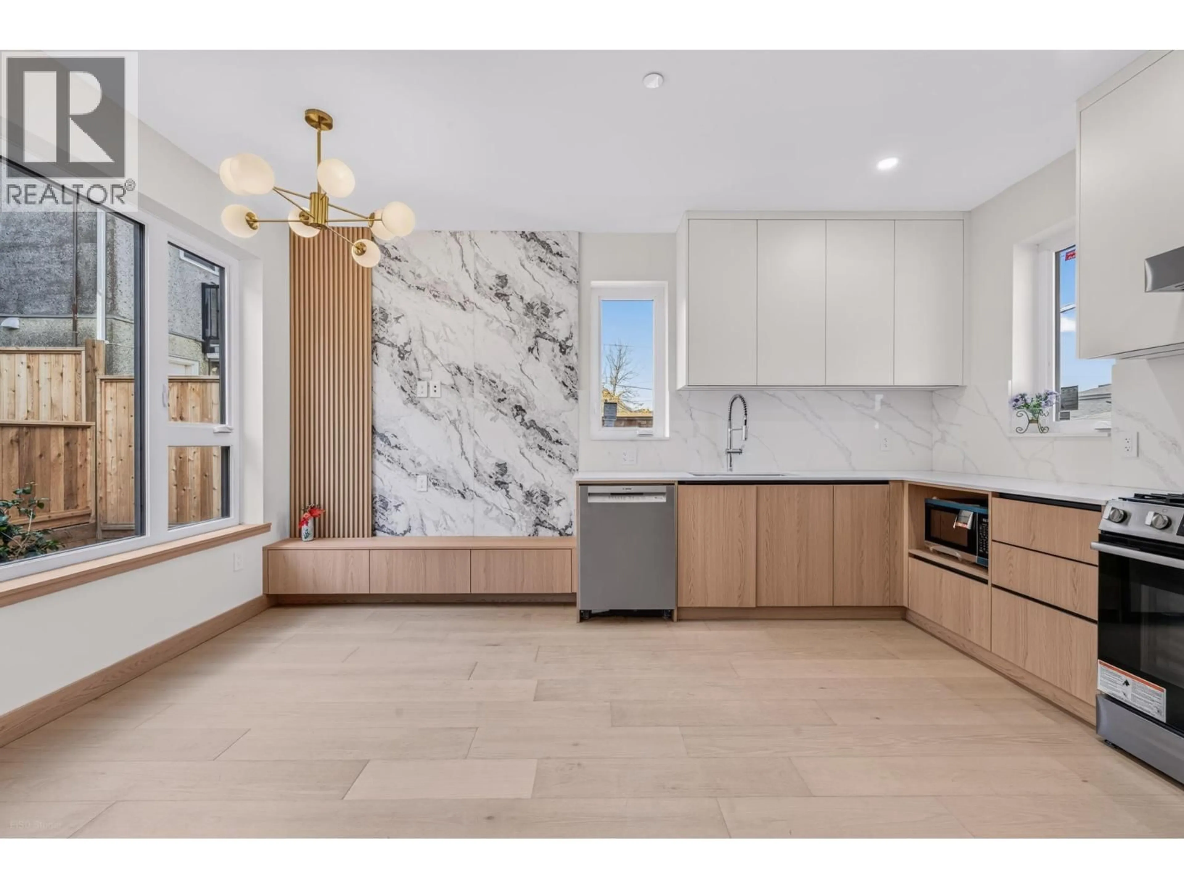 Open concept kitchen, ceramic/tile floor for 3 - 1325 37TH AVENUE, Vancouver British Columbia V5W1G6