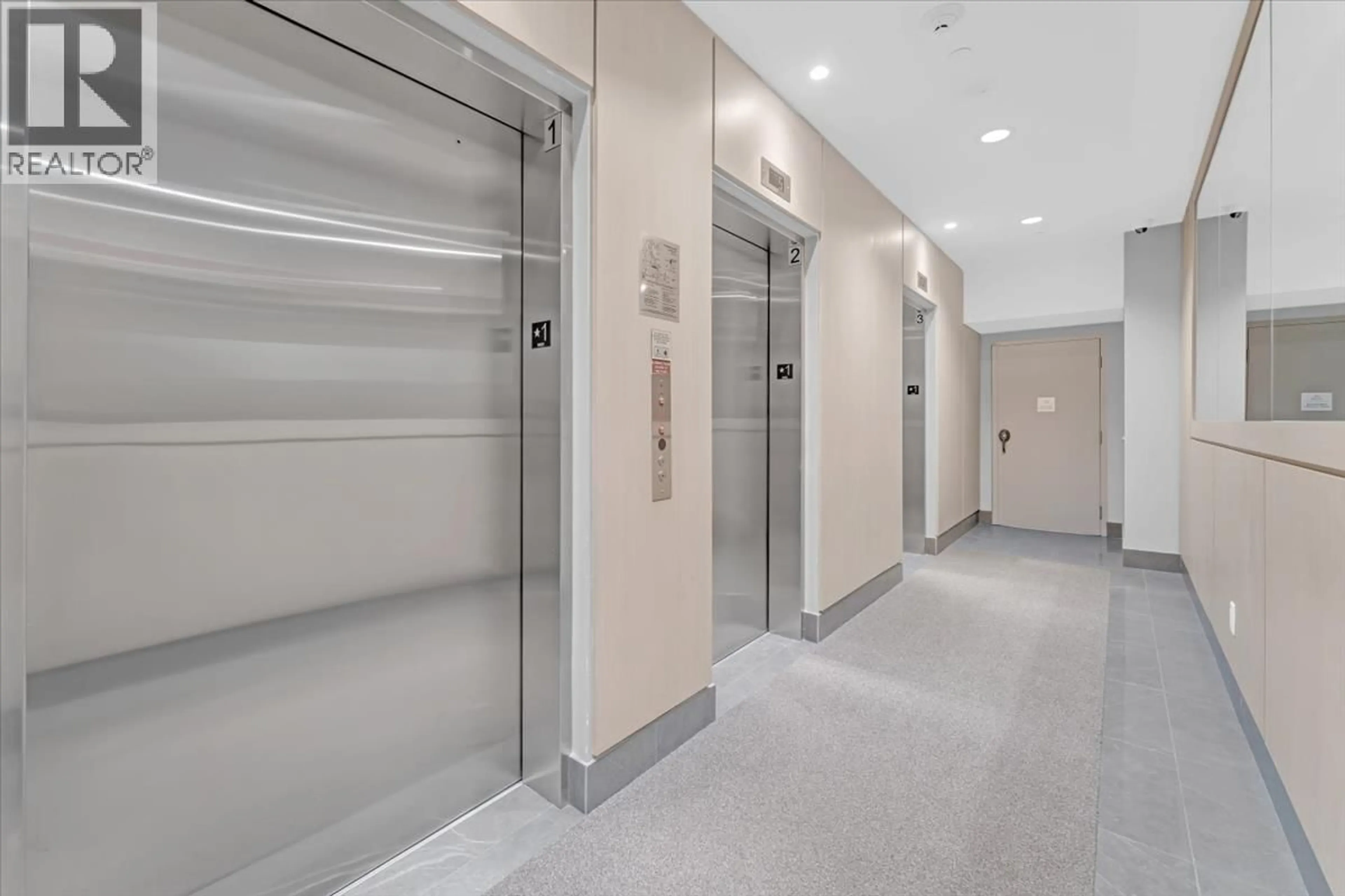 Indoor foyer for 2507 - 1182 WESTWOOD STREET, Coquitlam British Columbia V3B0T9