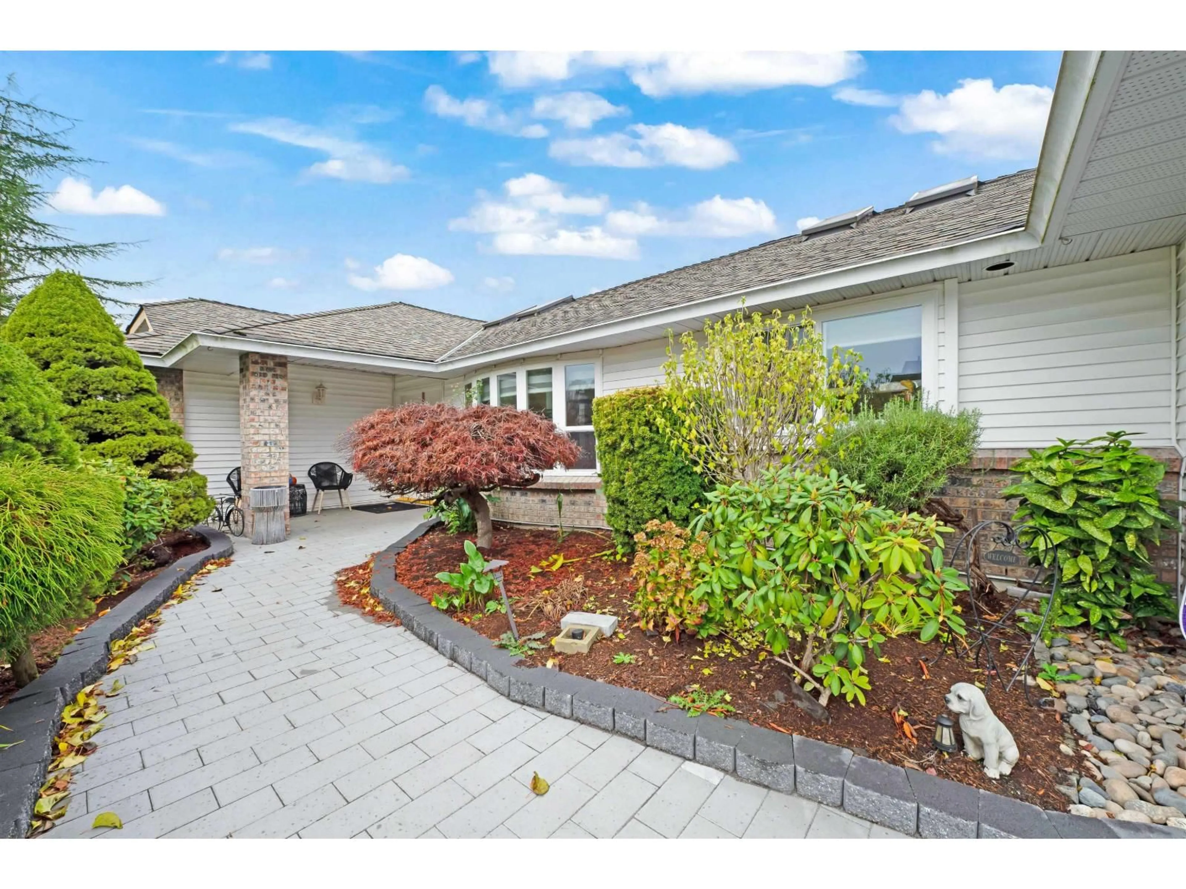 Home with vinyl exterior material, street for 15435 KILLARNEY PLACE, Surrey British Columbia V3S7G9