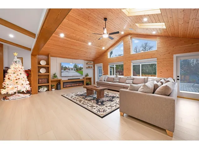 15435 KILLARNEY PLACE, Surrey 3