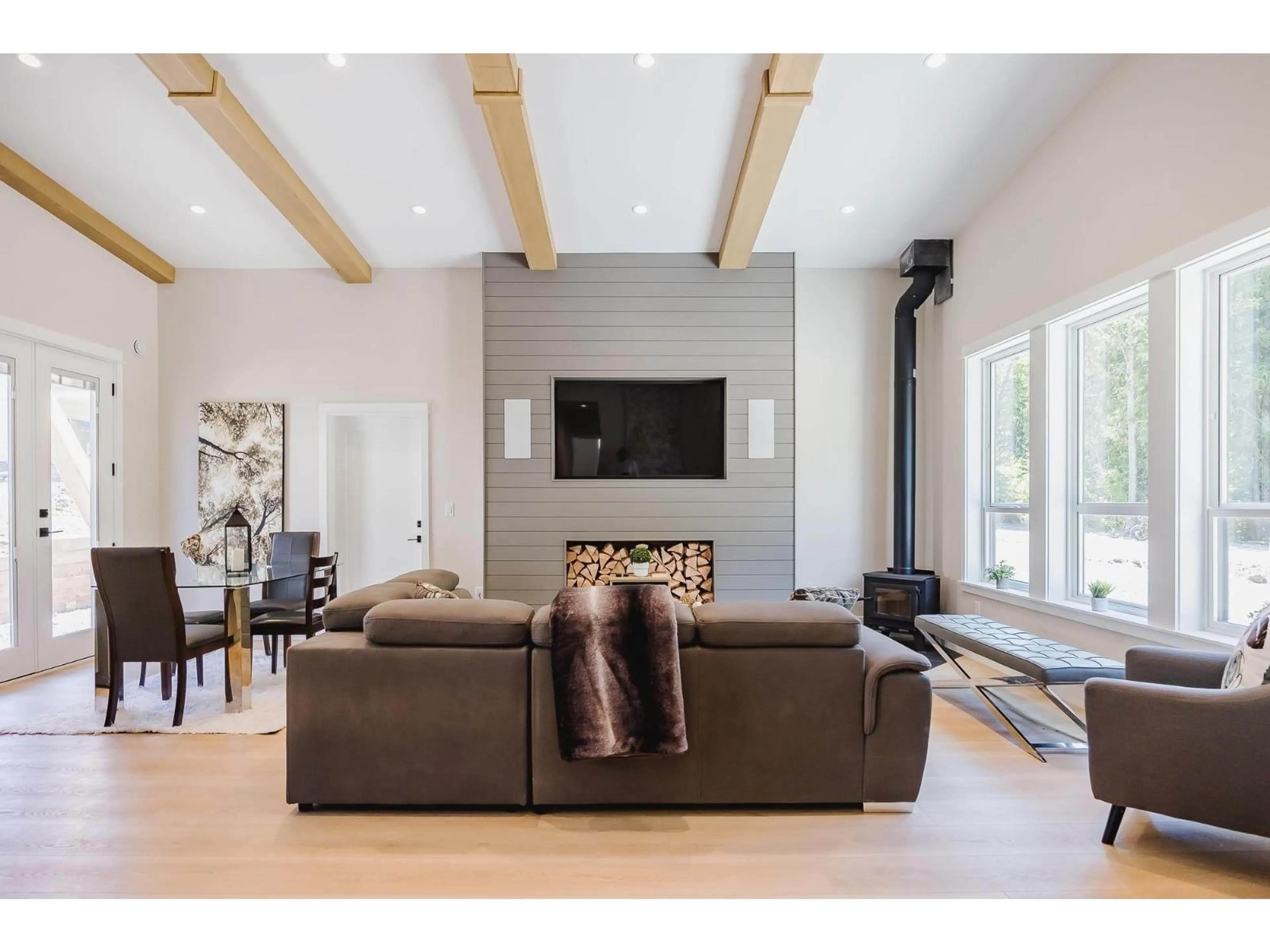 Living room with furniture, wood/laminate floor for HG 184 - 71384 GROVE PLACE, Hope British Columbia V0X1L5