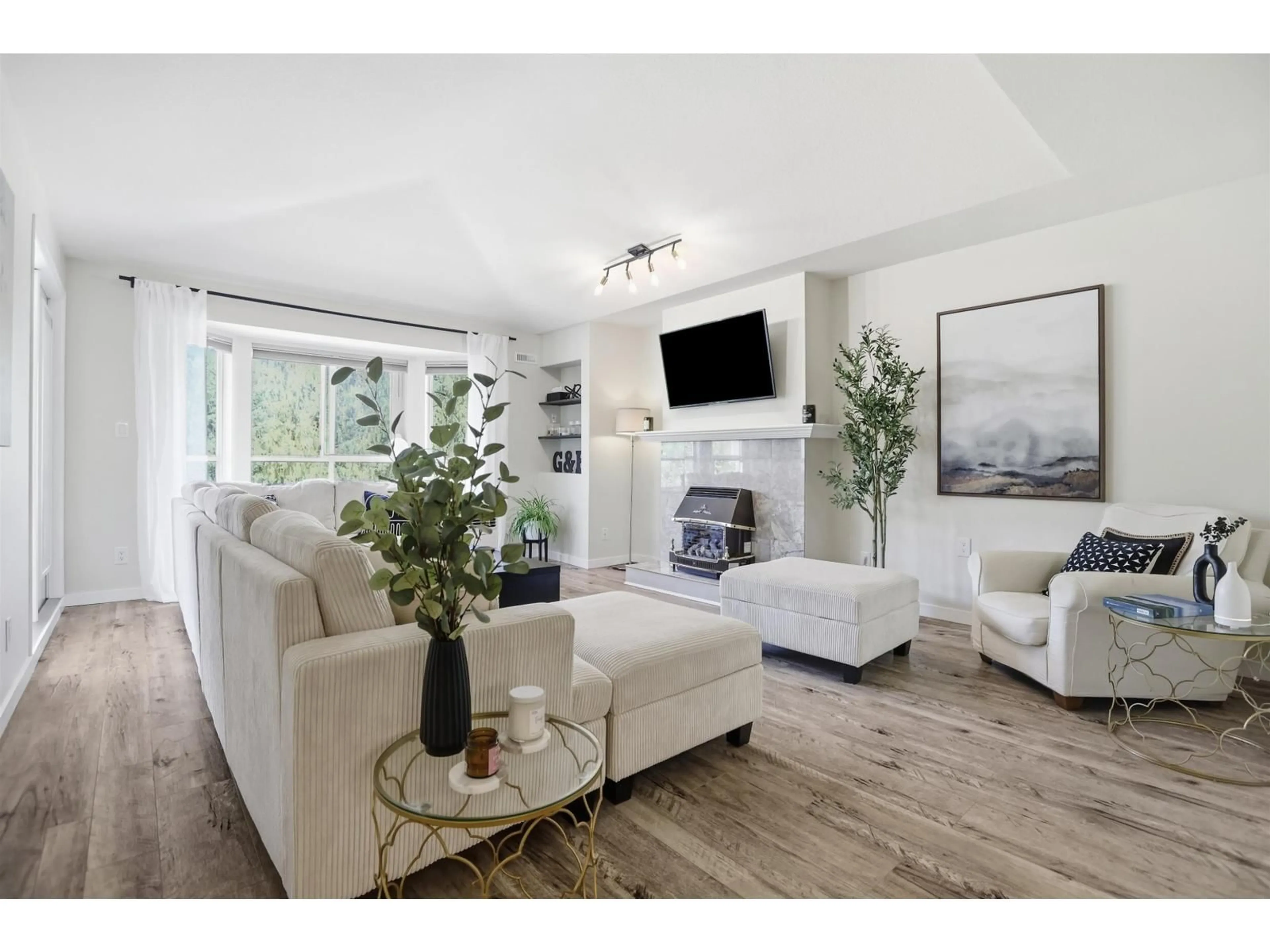 Living room with furniture, wood/laminate floor for 304 - 6440 197 STREET, Langley British Columbia V2Y1H9