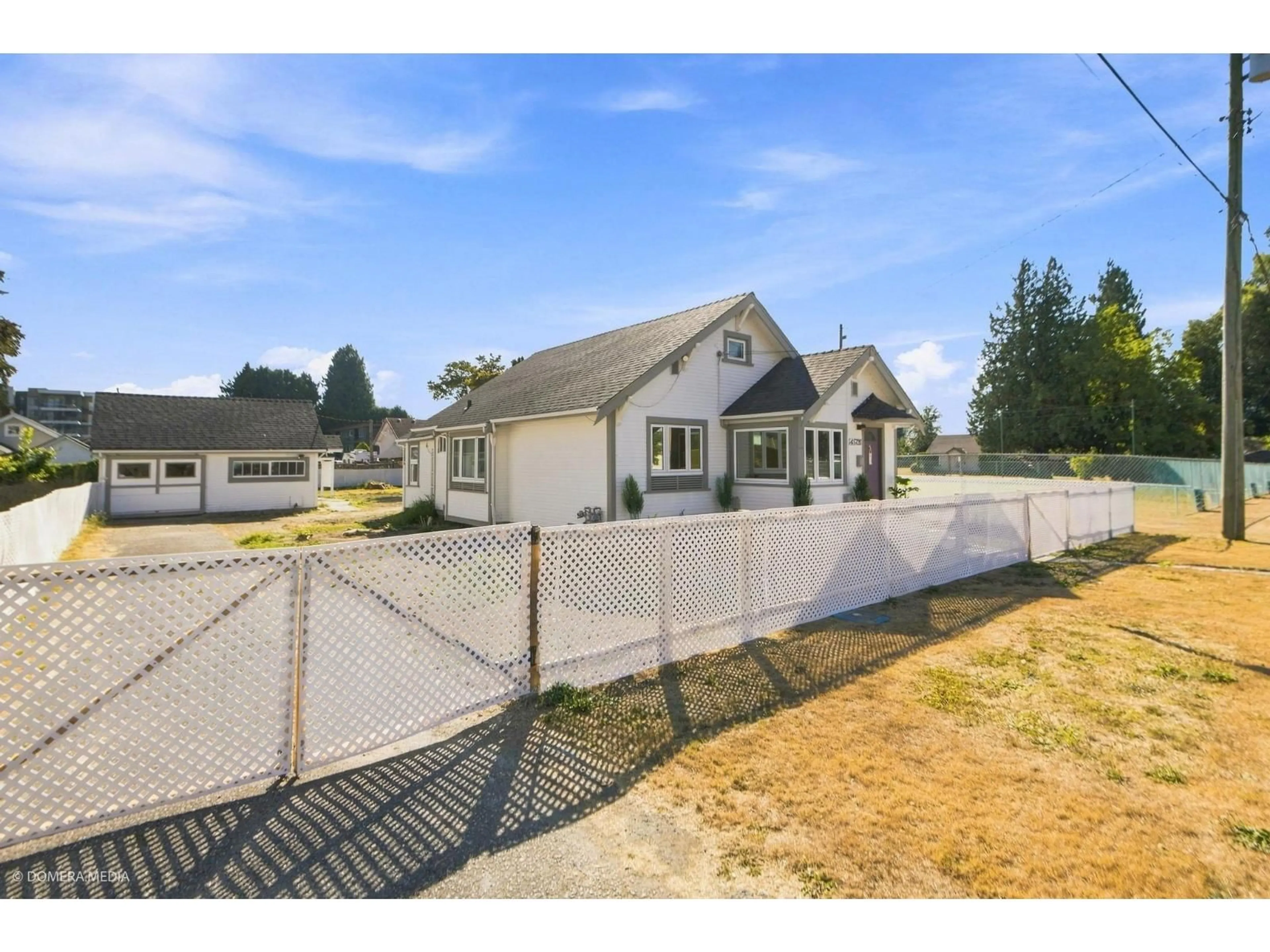 A pic from outside/outdoor area/front of a property/back of a property/a pic from drone, street for 45720 PRINCESS AVENUE, Chilliwack British Columbia V2P2B6