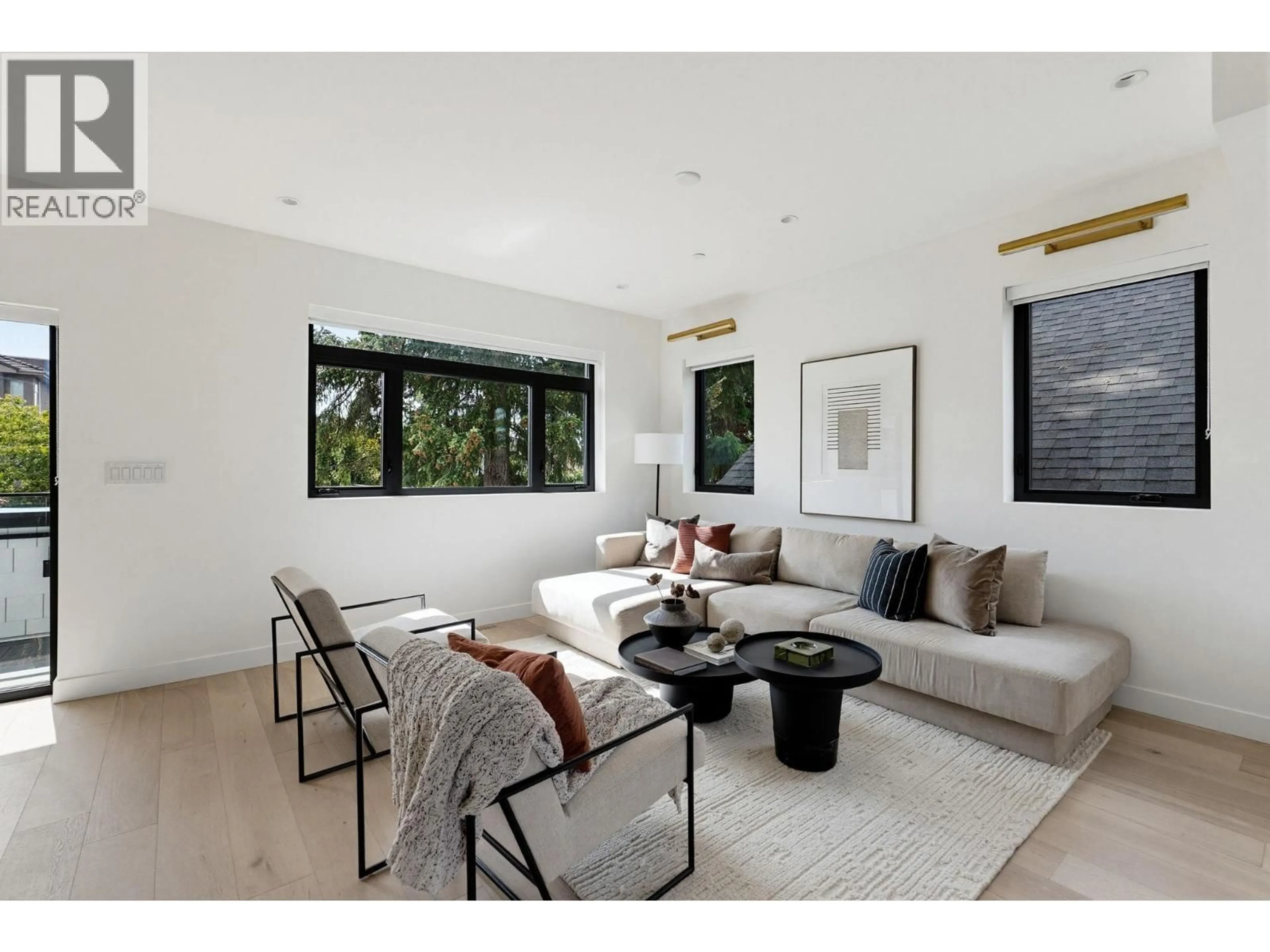 Living room with furniture, unknown for 635 22ND AVENUE, Vancouver British Columbia V5V1V3