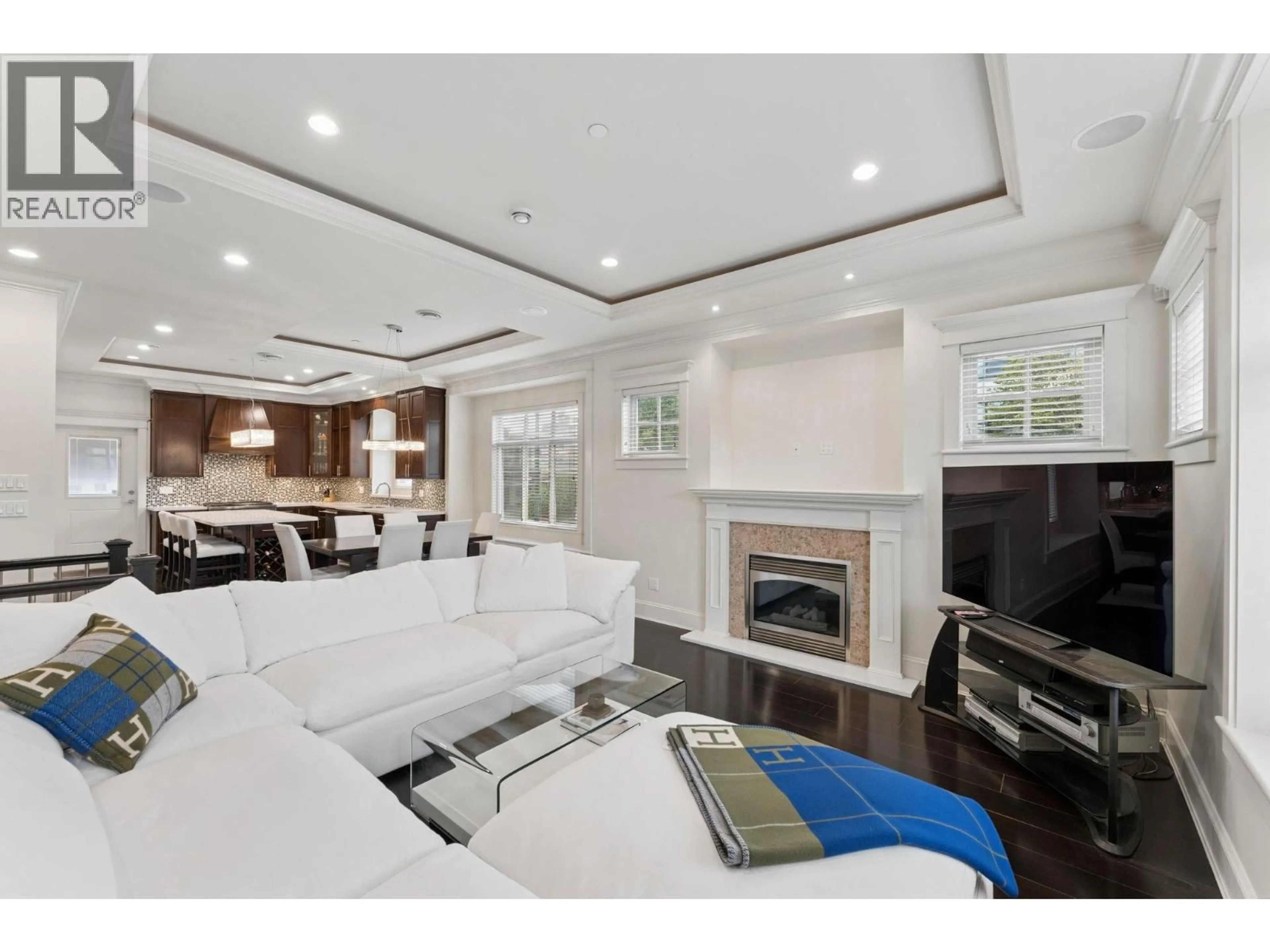 Unknown for 4898 QUEBEC STREET, Vancouver British Columbia V5V3M3