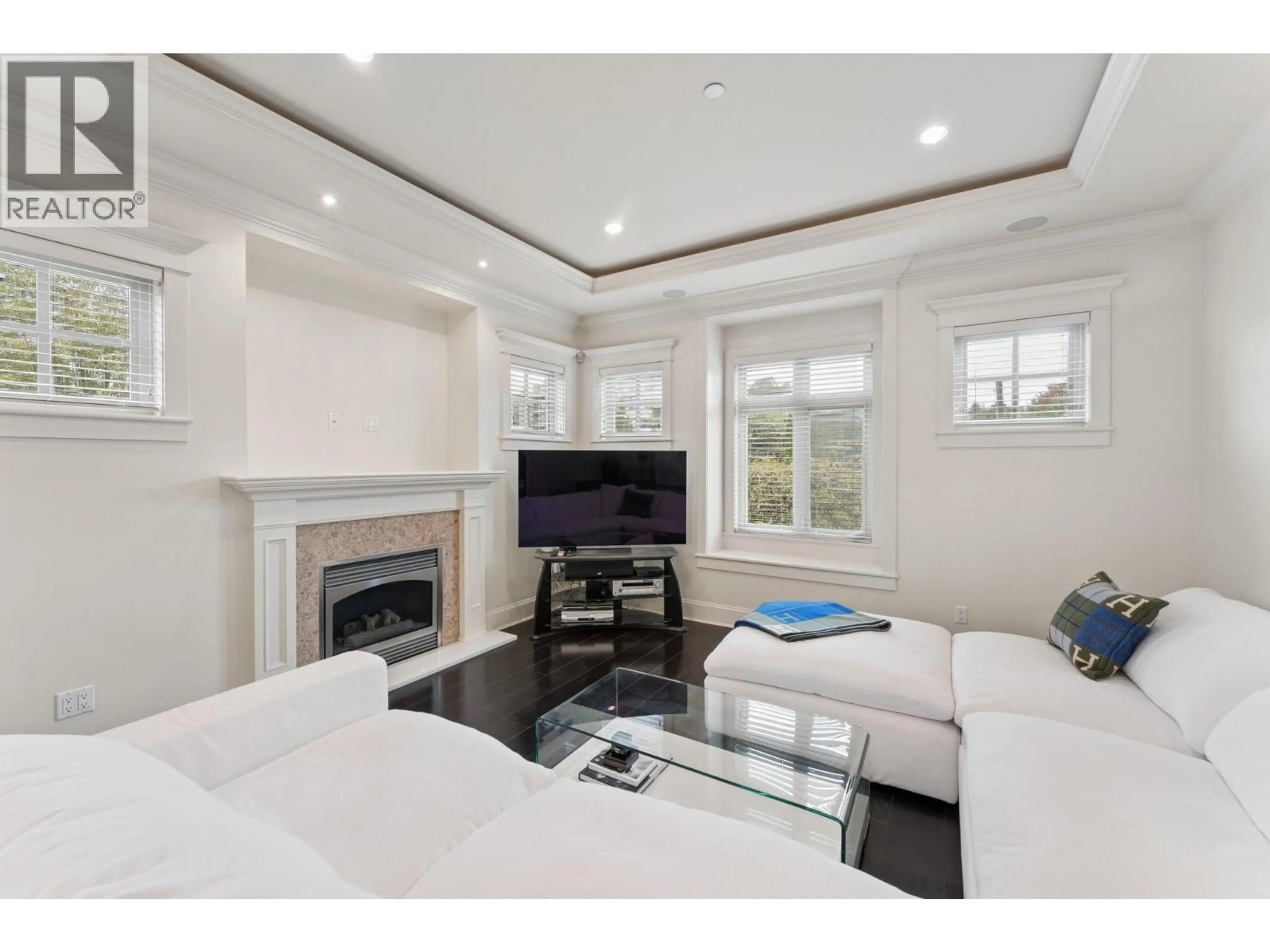 Unknown for 4898 QUEBEC STREET, Vancouver British Columbia V5V3M3
