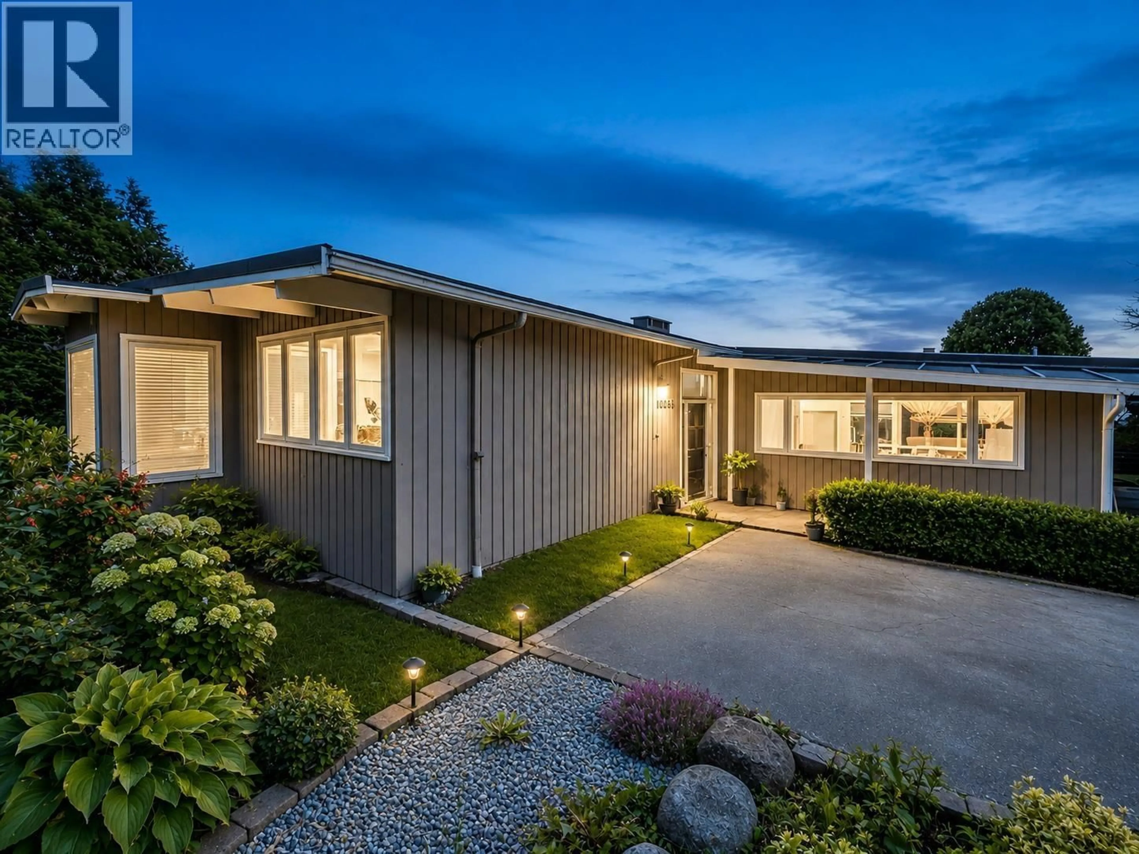 Home with vinyl exterior material, street for 1066 PALMERSTON AVENUE, West Vancouver British Columbia V7S2J3