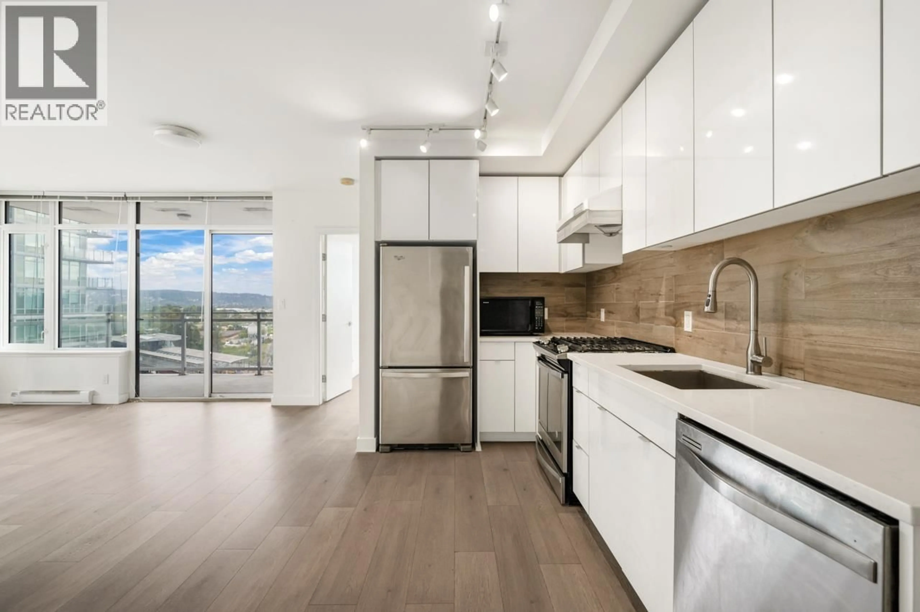 Open concept kitchen, unknown for 907 - 200 NELSON'S CRESCENT, New Westminster British Columbia V3L0H4