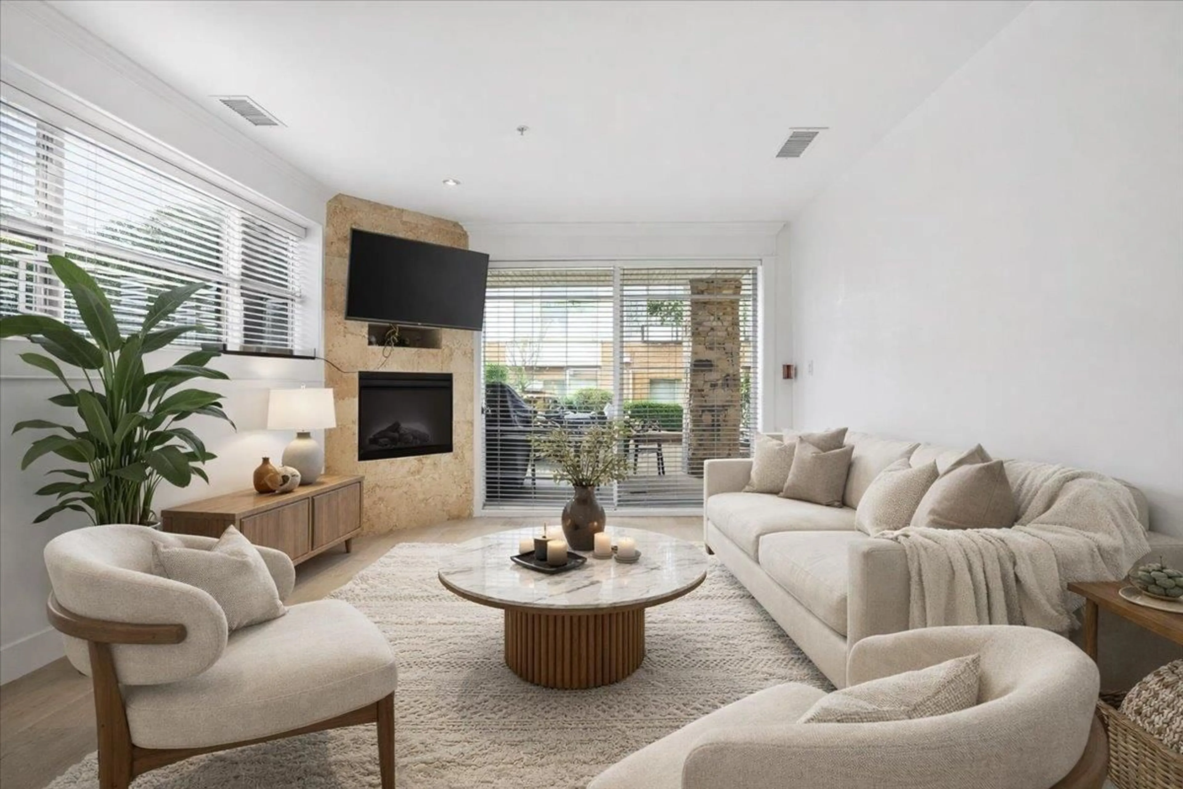 Living room with furniture, unknown for 102 - 15164 PROSPECT AVENUE, White Rock British Columbia V4B3B9