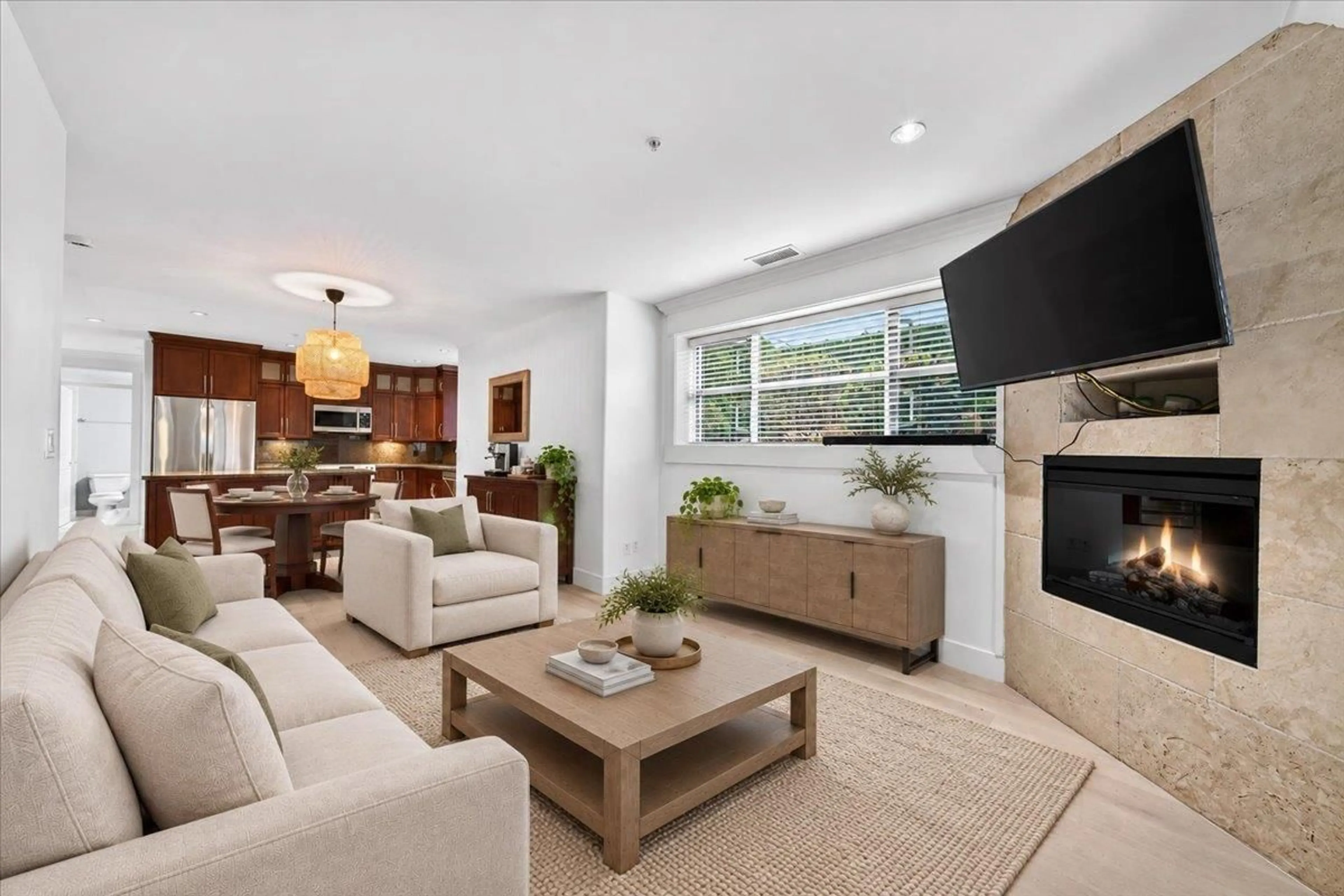 Living room with furniture, ceramic/tile floor for 102 - 15164 PROSPECT AVENUE, White Rock British Columbia V4B3B9
