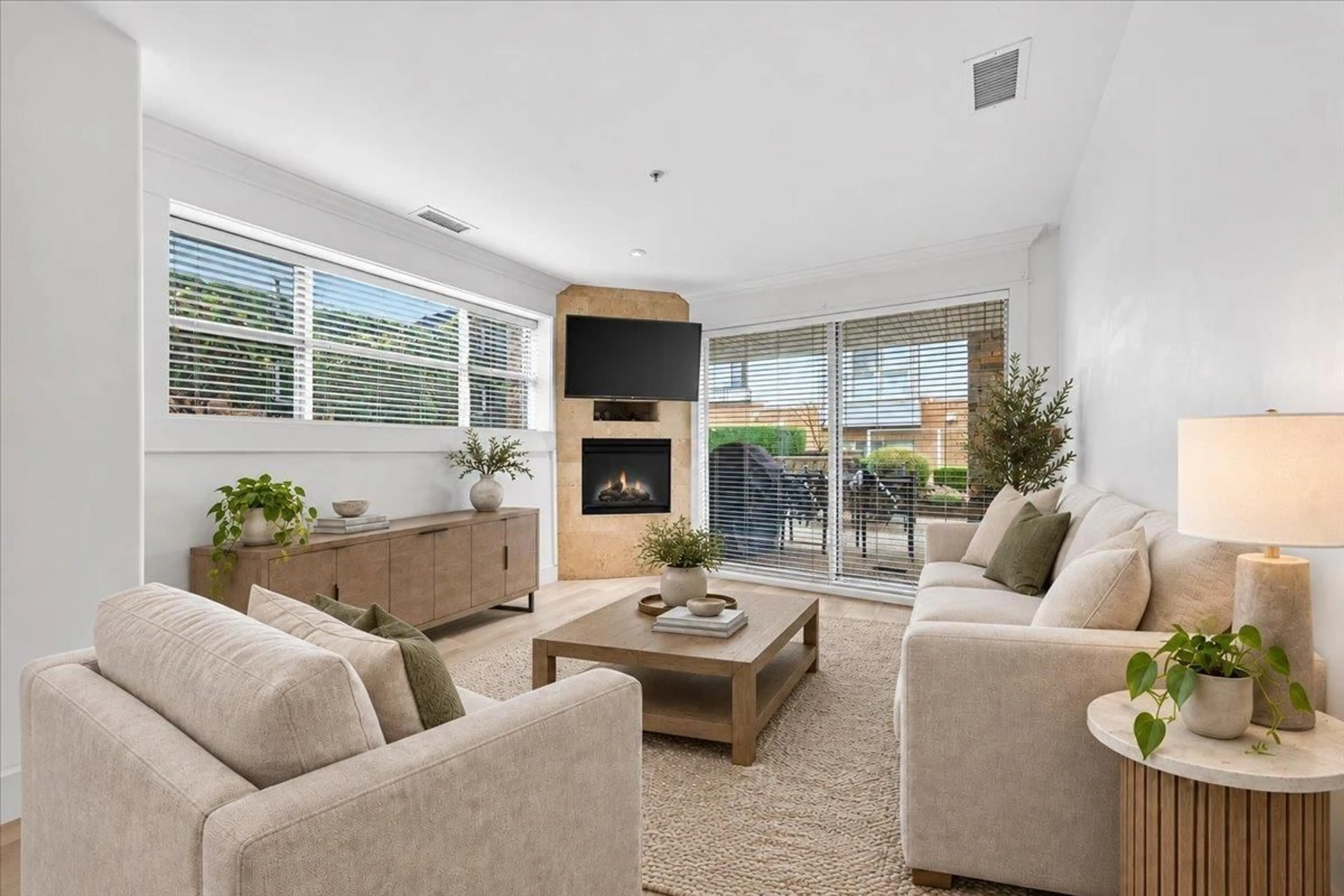 Living room with furniture, unknown for 102 - 15164 PROSPECT AVENUE, White Rock British Columbia V4B3B9
