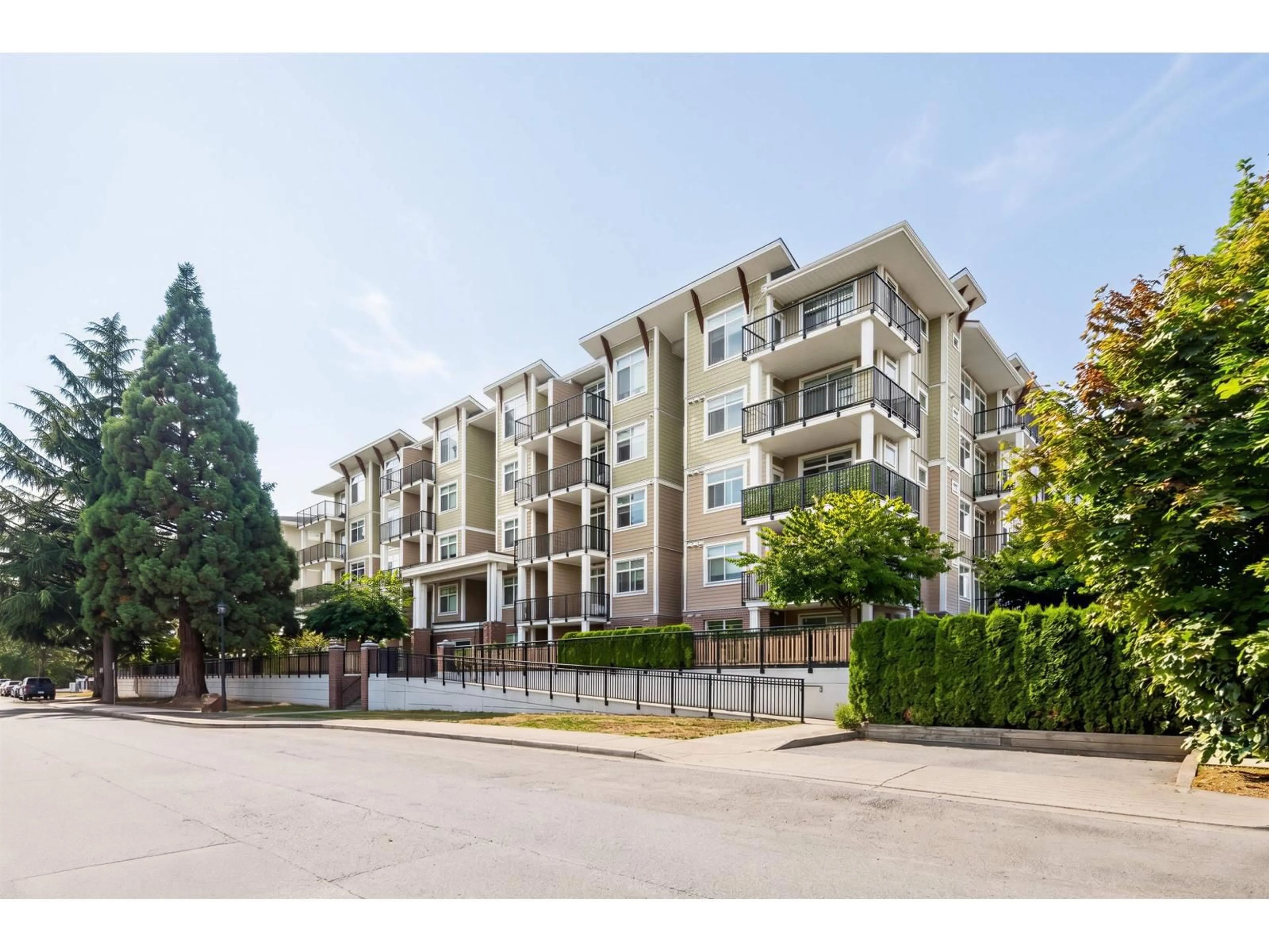 A pic from outside/outdoor area/front of a property/back of a property/a pic from drone, unknown for 209 - 20686 EASTLEIGH CRESCENT, Langley British Columbia V3A0M4
