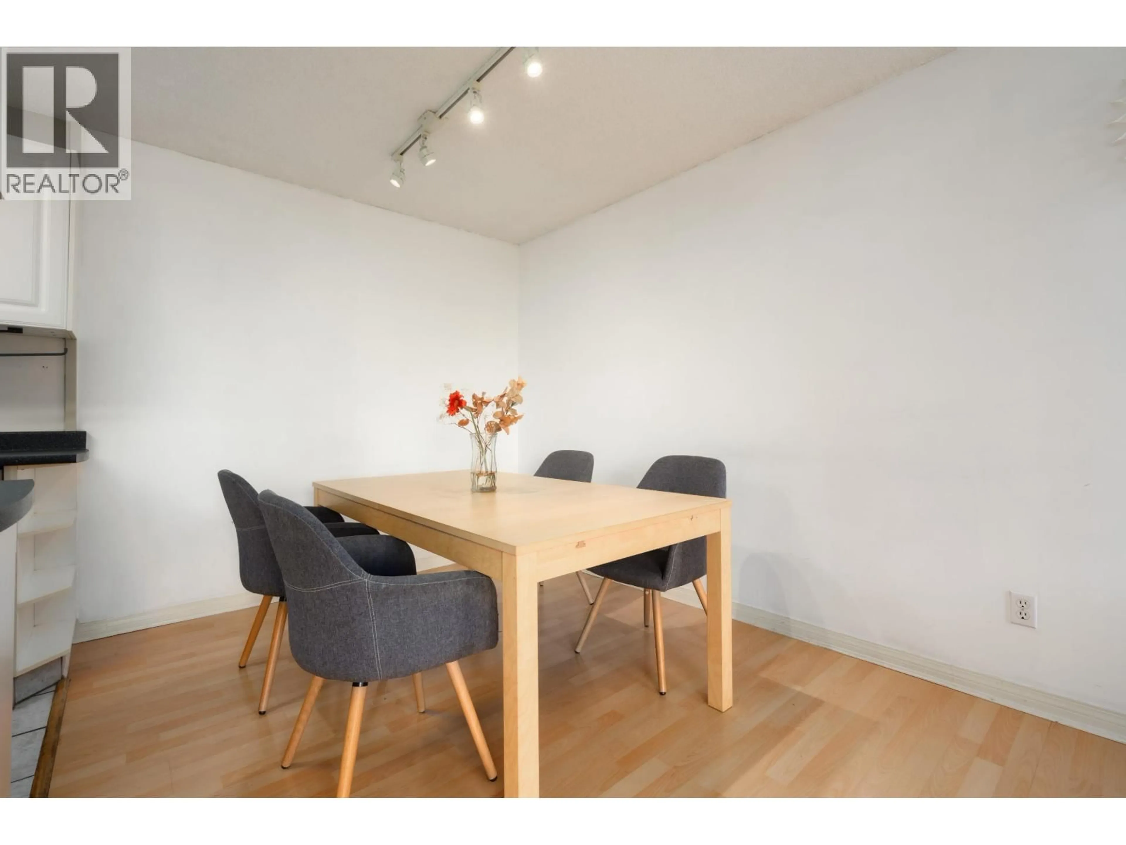 Dining room, wood/laminate floor for 704 - 6689 WILLINGDON AVENUE, Burnaby British Columbia V5H3Y8