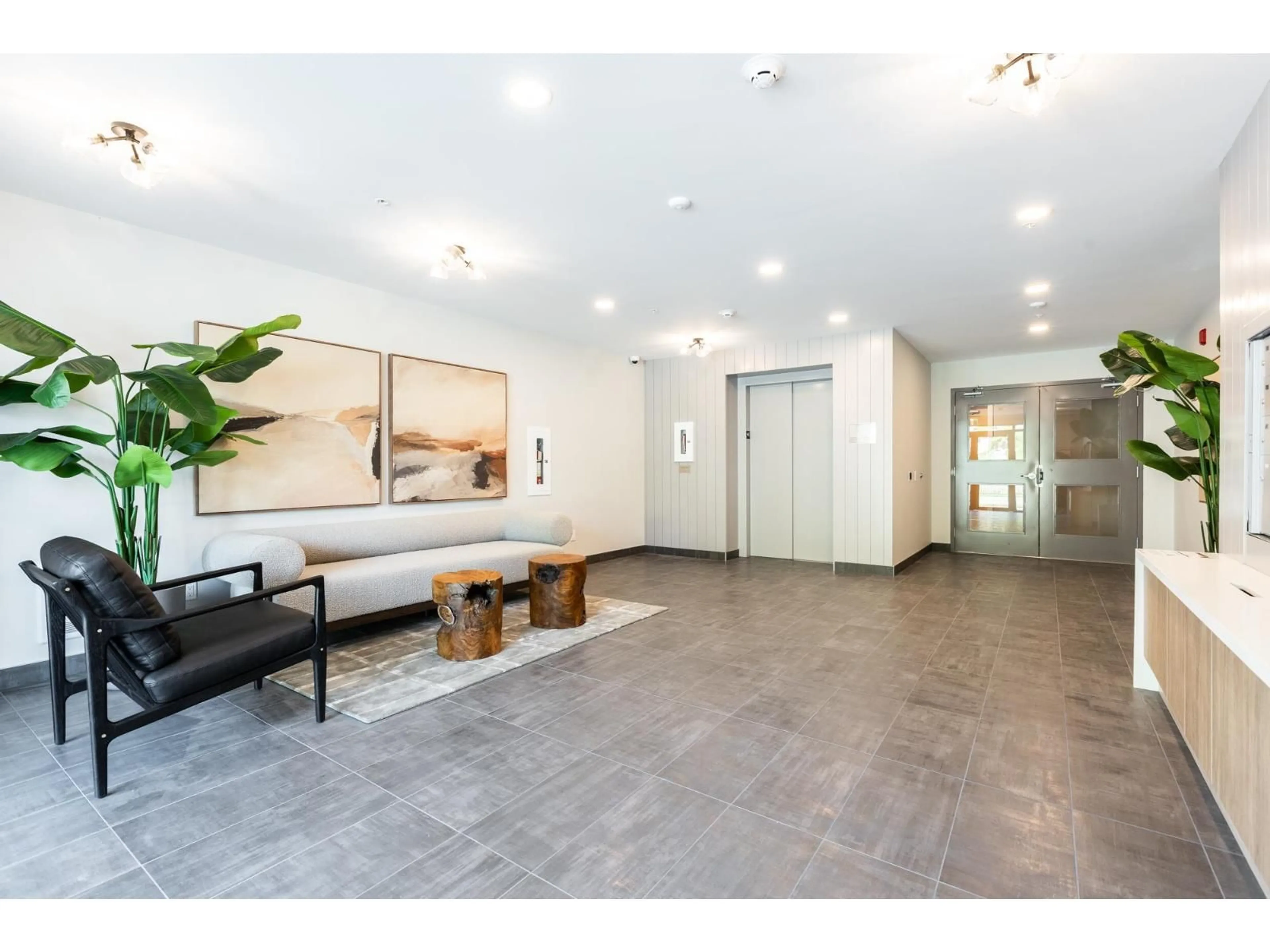 Indoor foyer for 401 - 33920 BEST AVENUE, Mission British Columbia V2V0L9