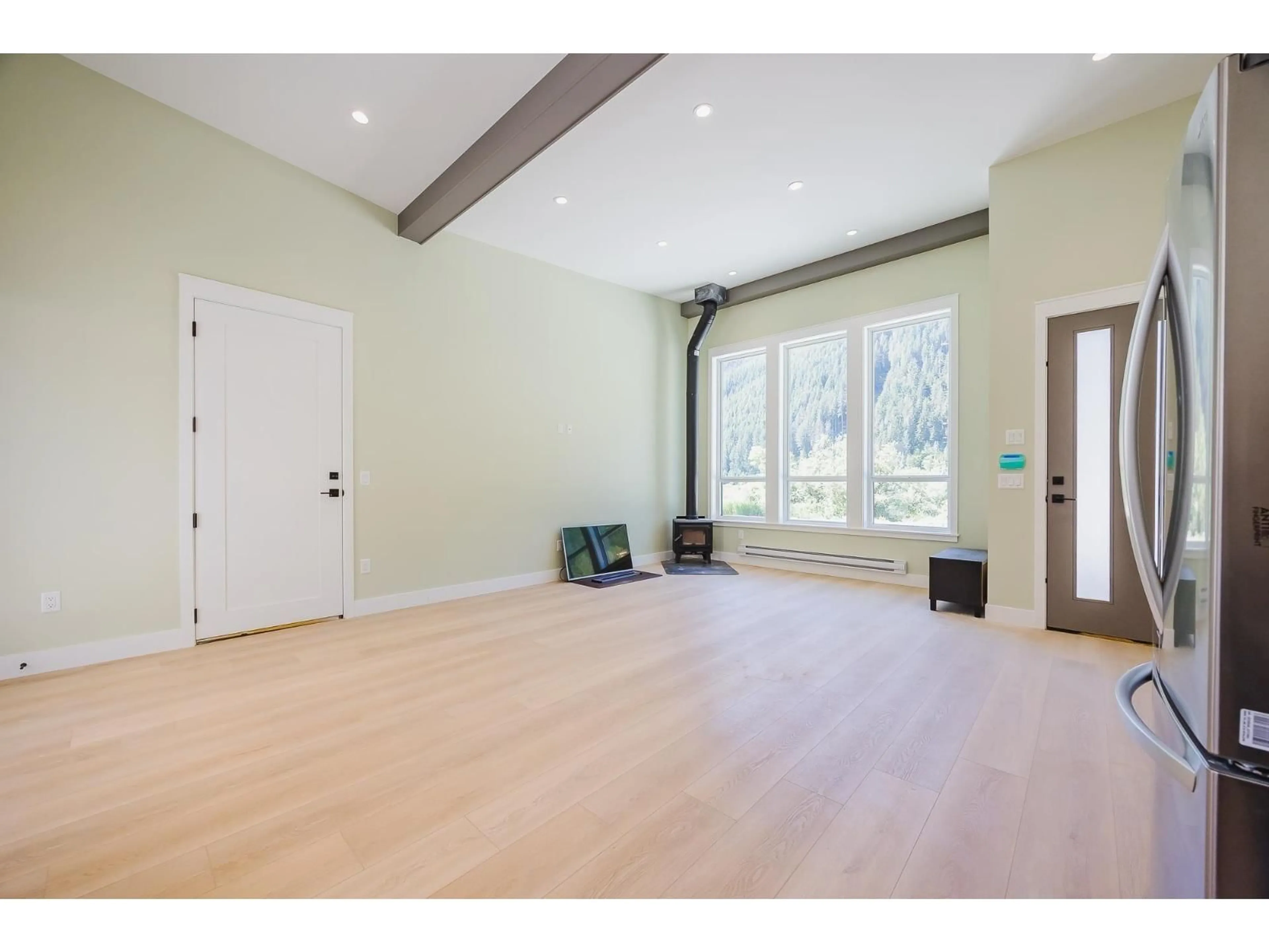 Indoor entryway for HG 187 - 71358 GROVE PLACE, Hope British Columbia V0X1L5