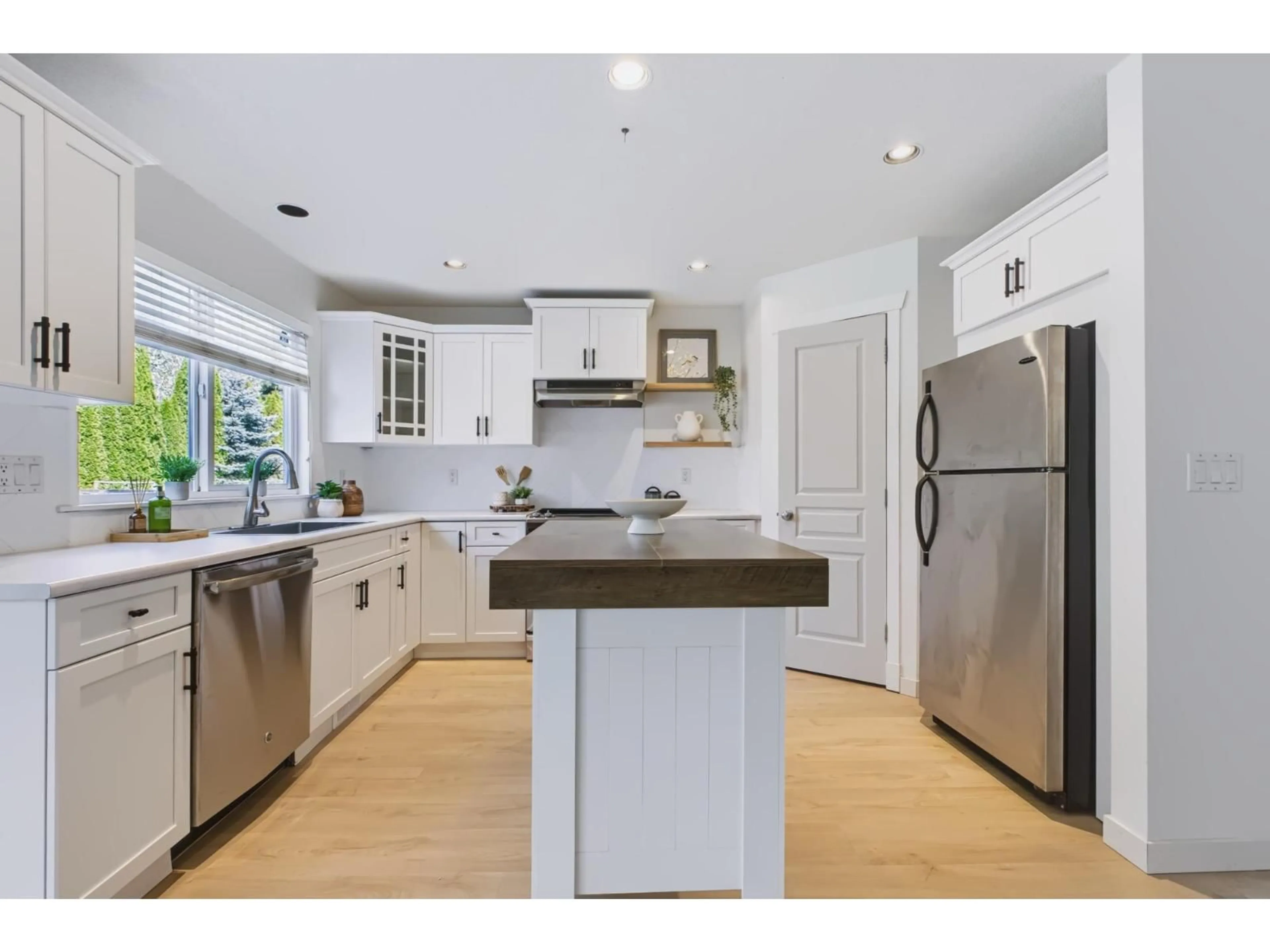Open concept kitchen, unknown for 20613 66A AVENUE, Langley British Columbia V2Y2Y4