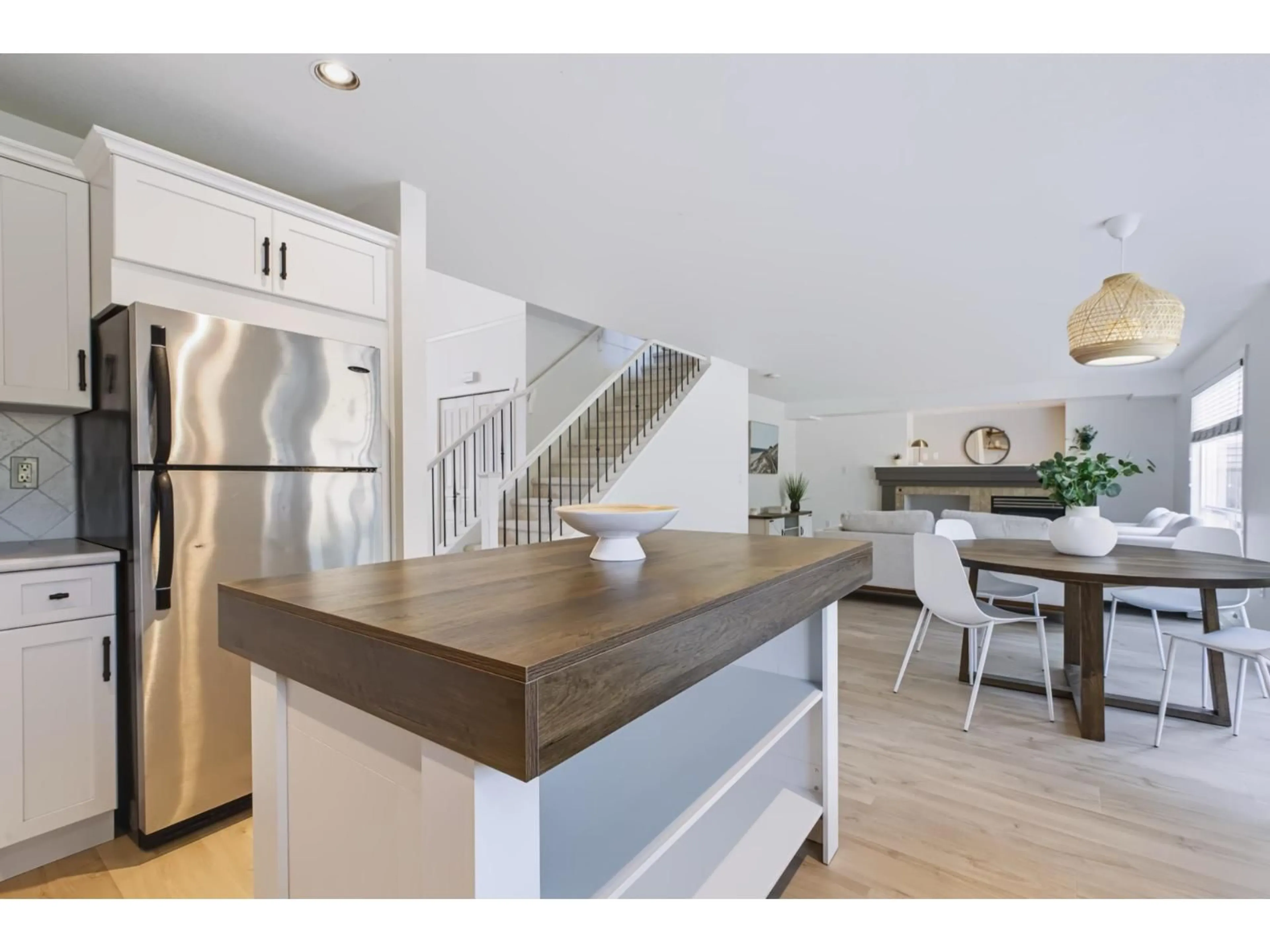 Open concept kitchen, wood/laminate floor for 20613 66A AVENUE, Langley British Columbia V2Y2Y4