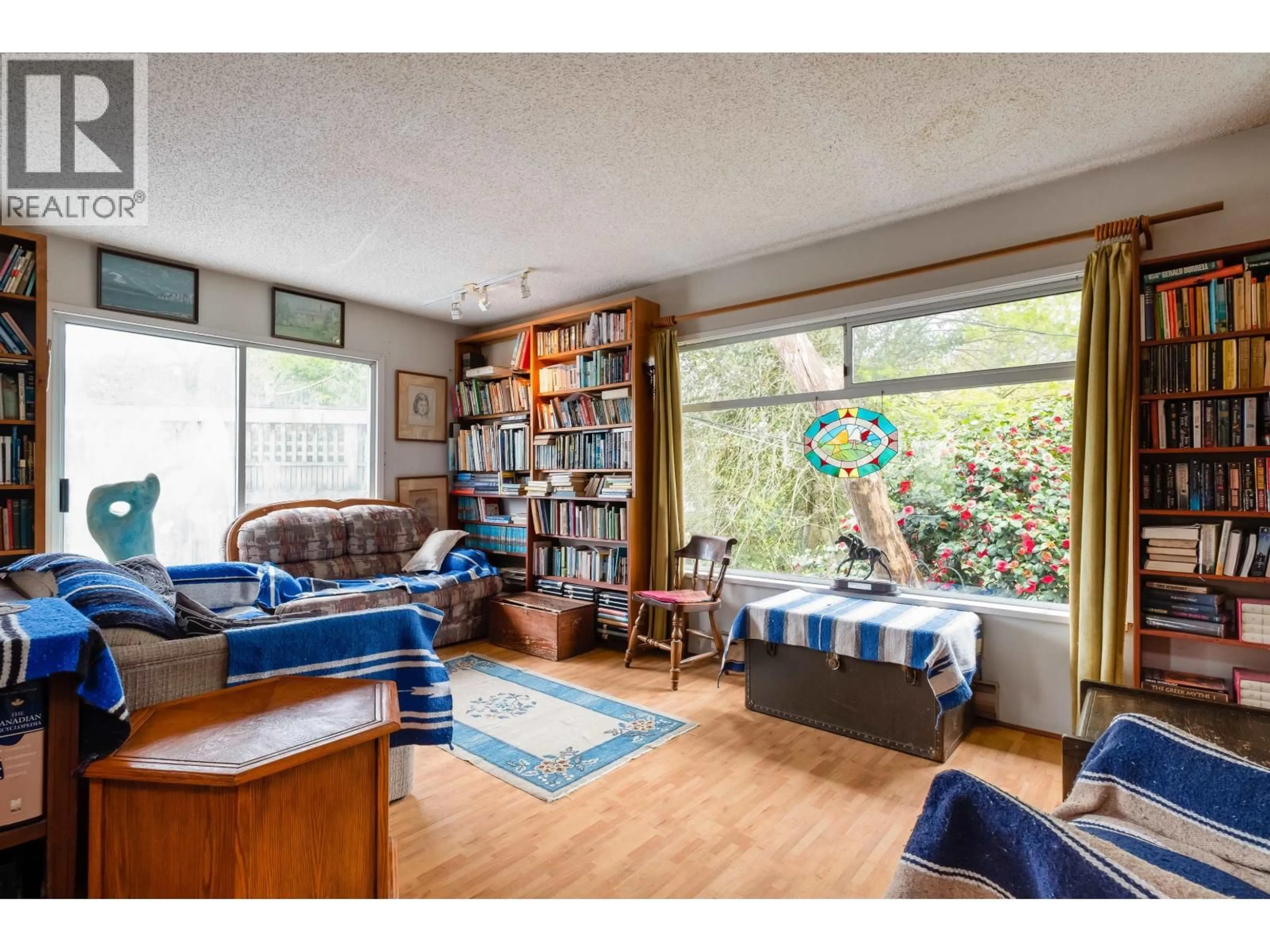 Living room with furniture, wood/laminate floor for 6822 BLENHEIM STREET, Vancouver British Columbia V6N1R7