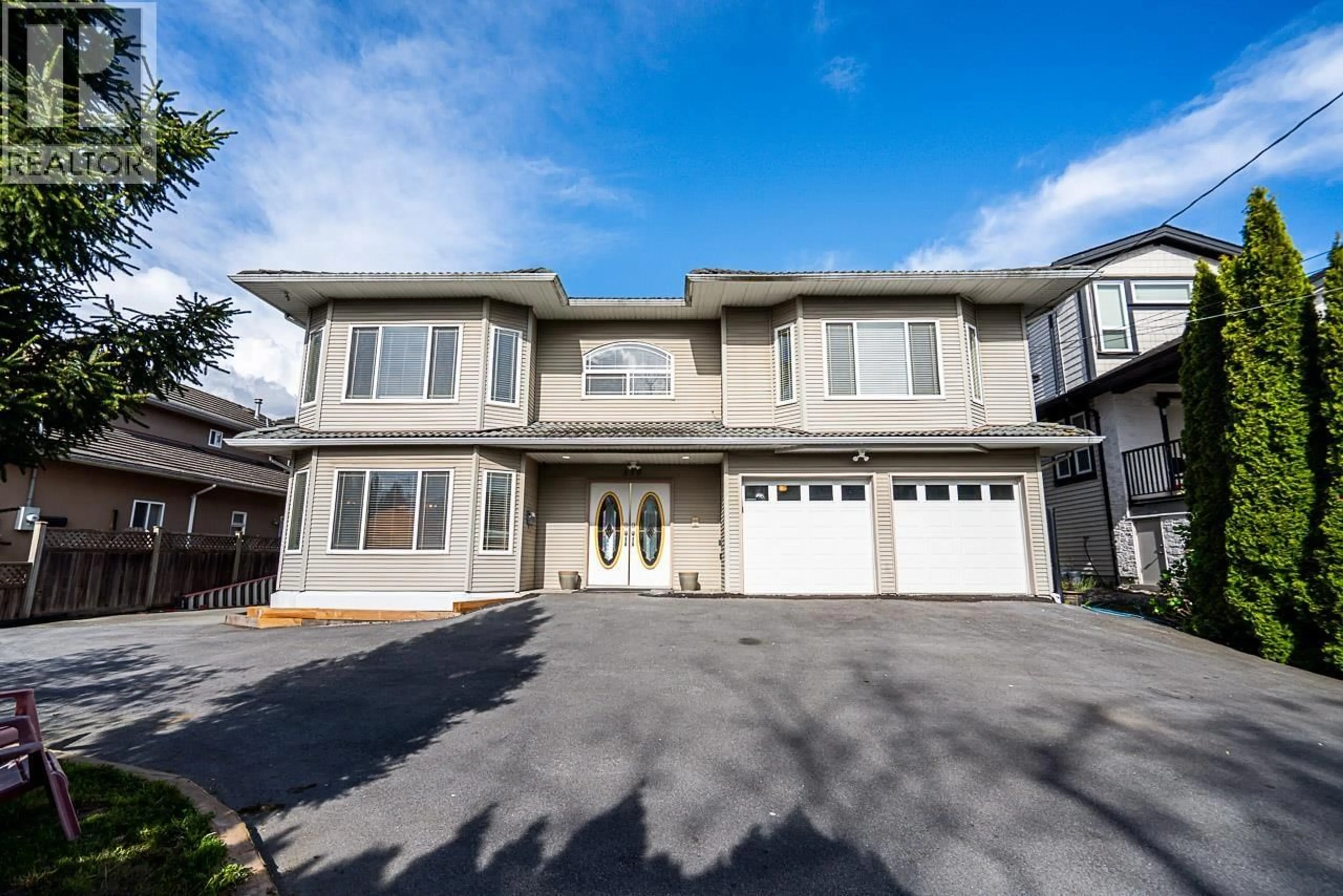 Home with vinyl exterior material, street for 319 LAWRENCE STREET, New Westminster British Columbia V3M5L3