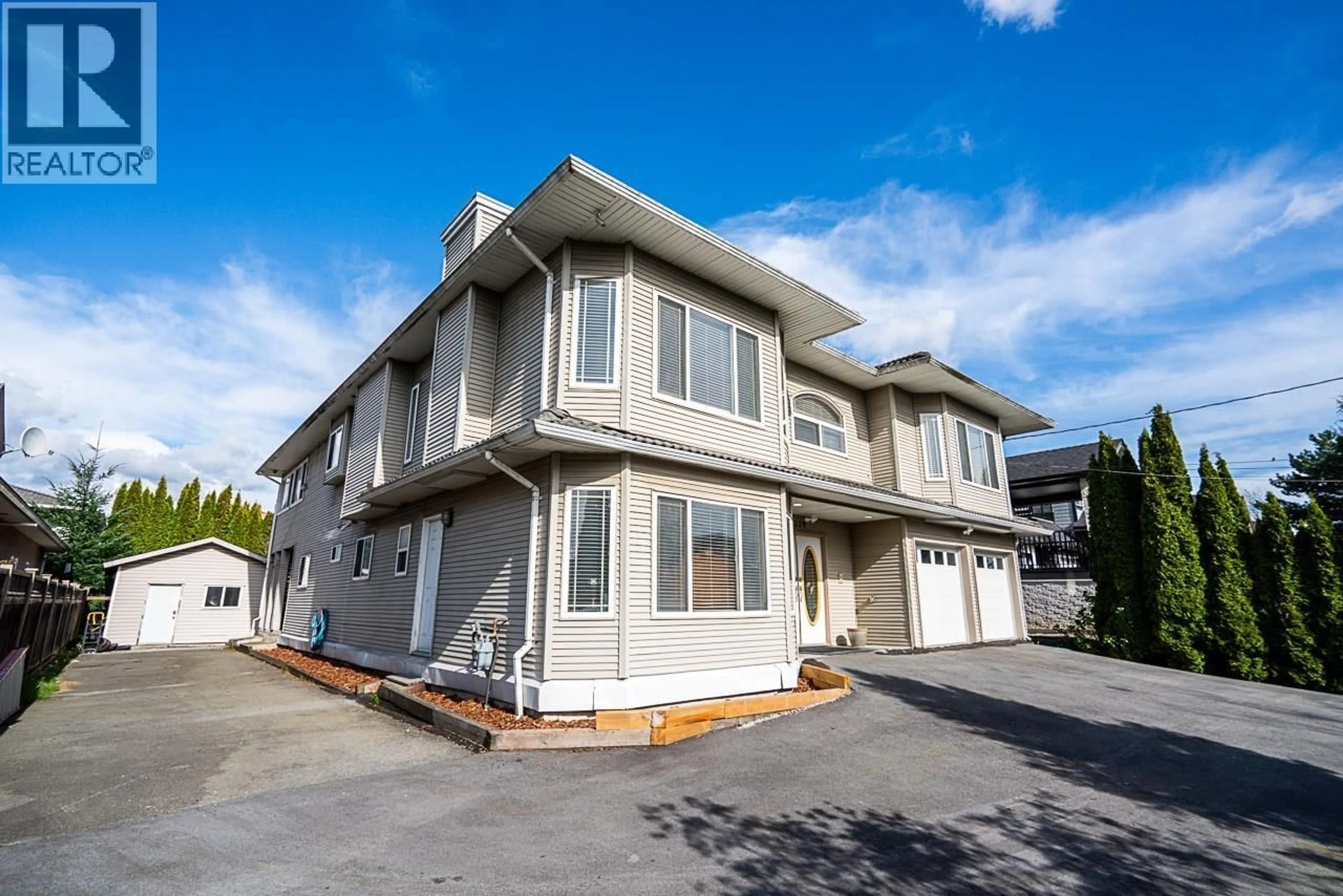 Home with vinyl exterior material, street for 319 LAWRENCE STREET, New Westminster British Columbia V3M5L3