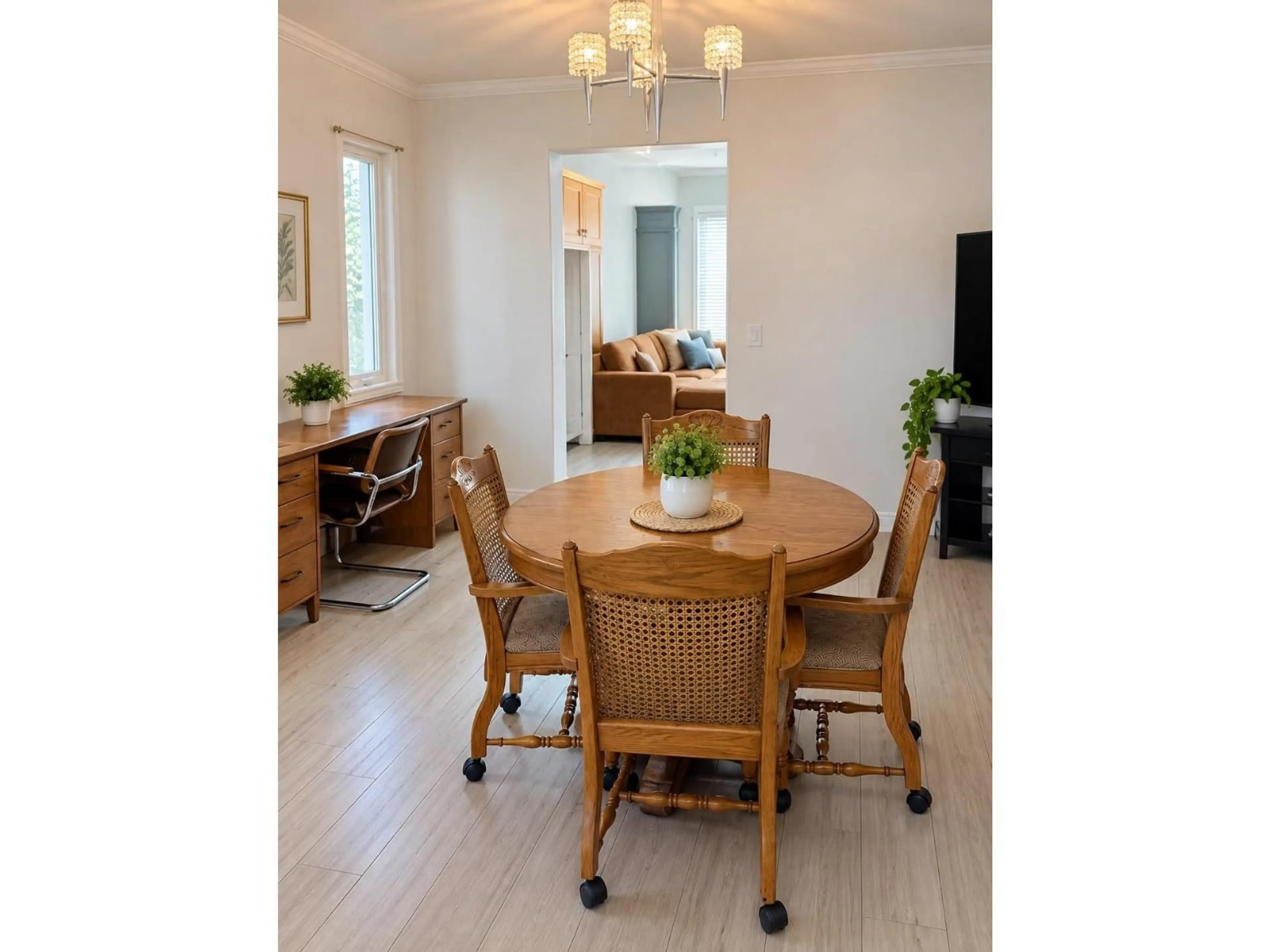 Dining room, wood/laminate floor for 16089 80 AVENUE, Surrey British Columbia V4N0X1