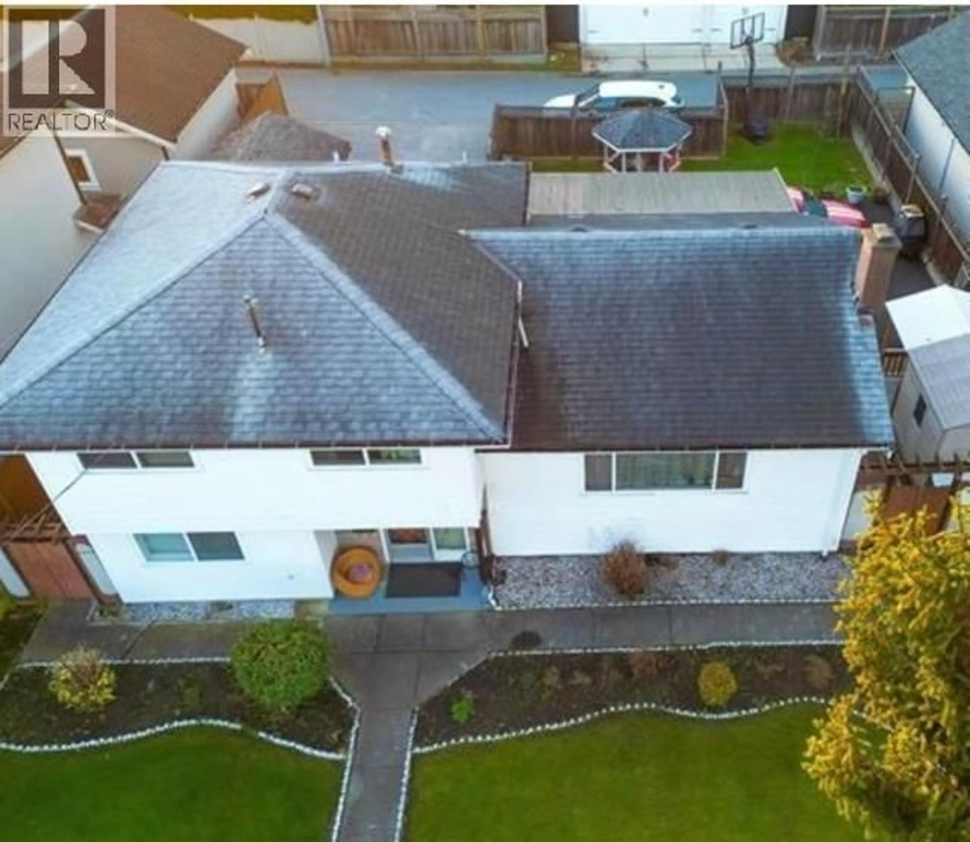 A pic from outside/outdoor area/front of a property/back of a property/a pic from drone, building for 9211 NO. 1 ROAD, Richmond British Columbia V7E1R6