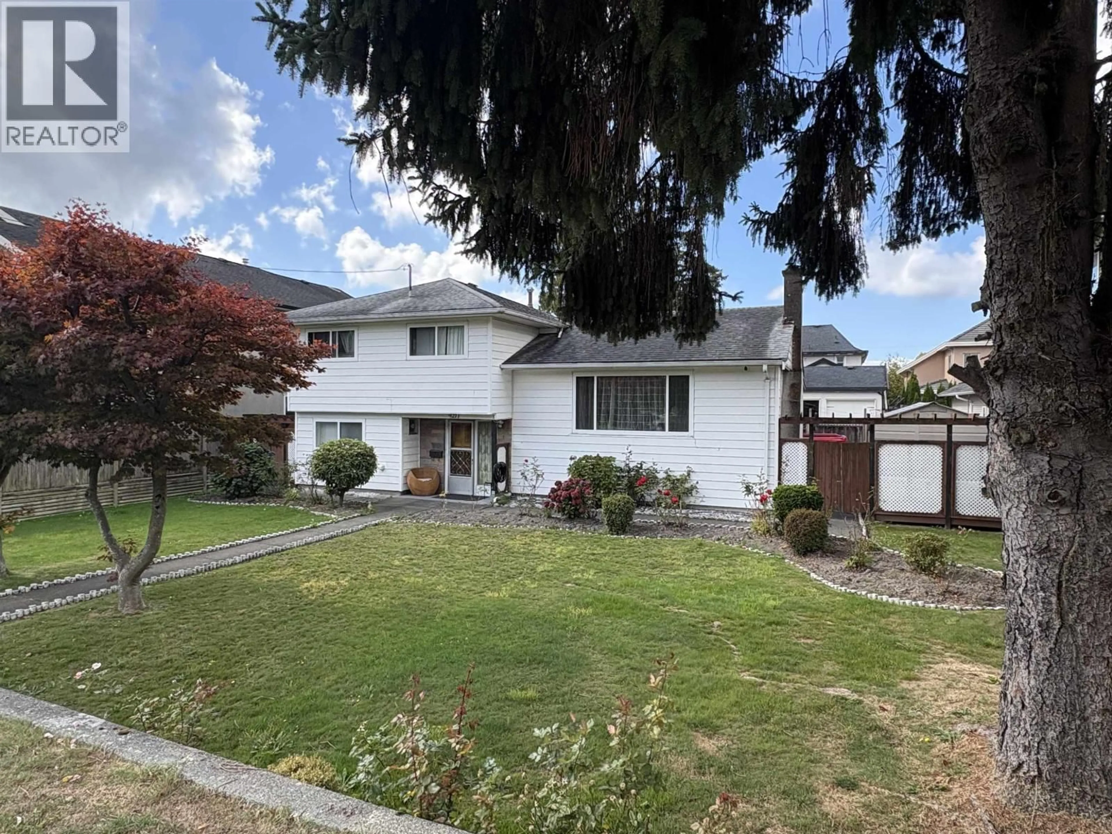 A pic from outside/outdoor area/front of a property/back of a property/a pic from drone, street for 9211 NO. 1 ROAD, Richmond British Columbia V7E1R6