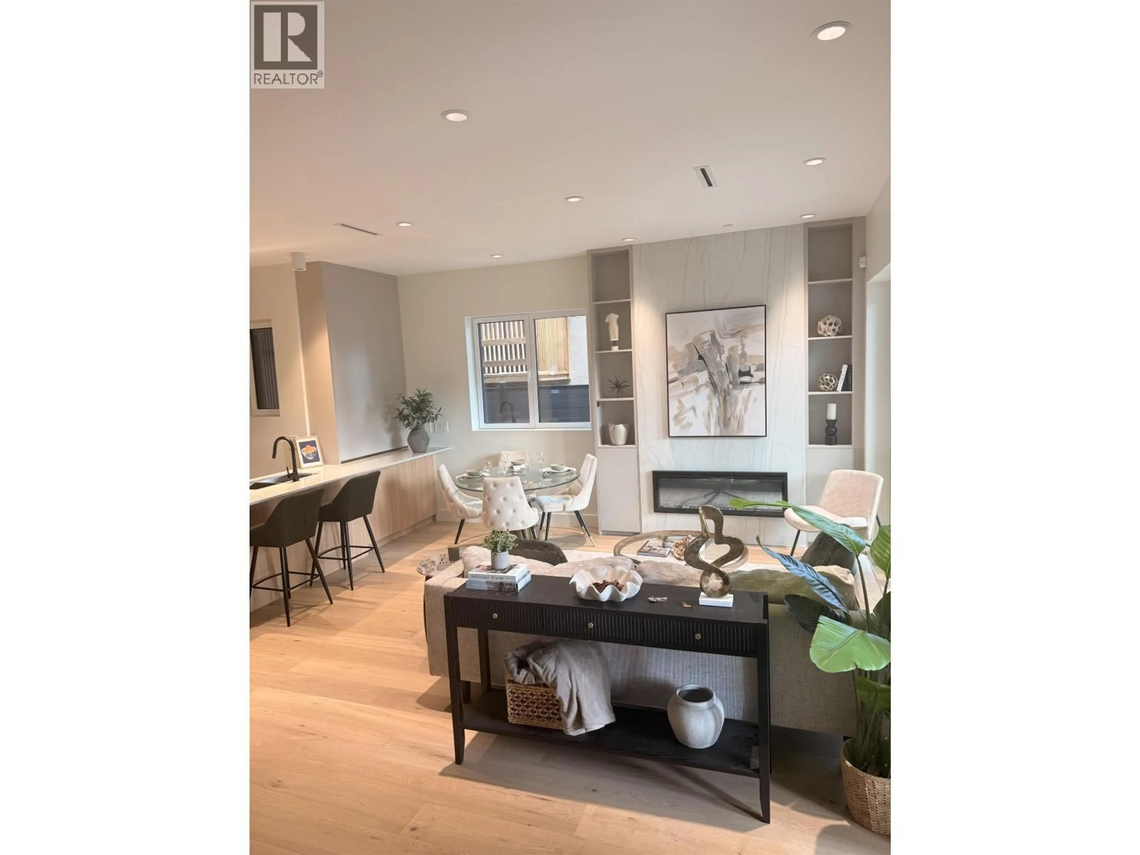 Living room with furniture, wood/laminate floor for 1 - 3315 10TH STREET, Vancouver British Columbia V6R2E5
