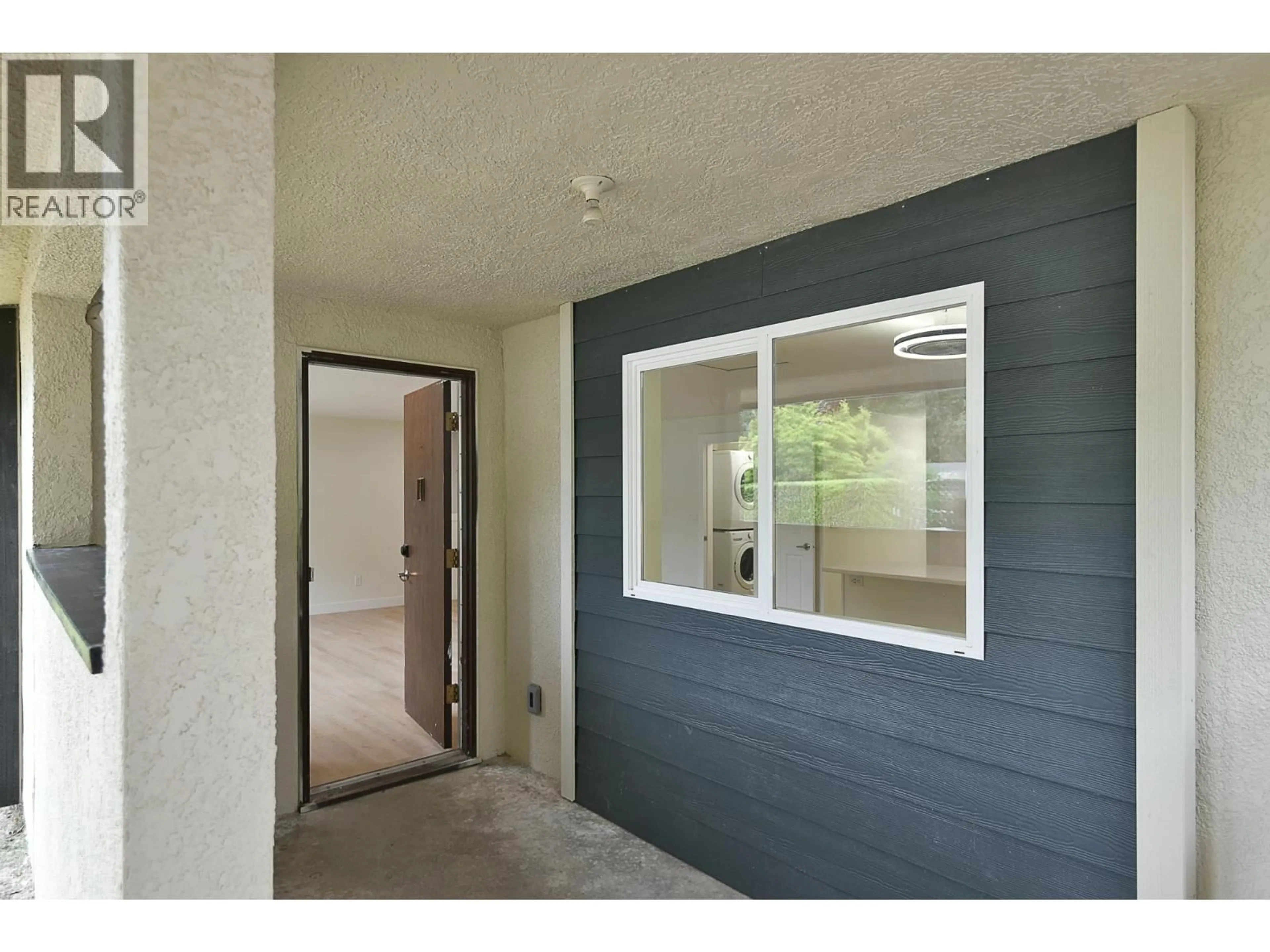 Indoor entryway for 5787 EBBTIDE STREET, Sechelt British Columbia V0N0B7