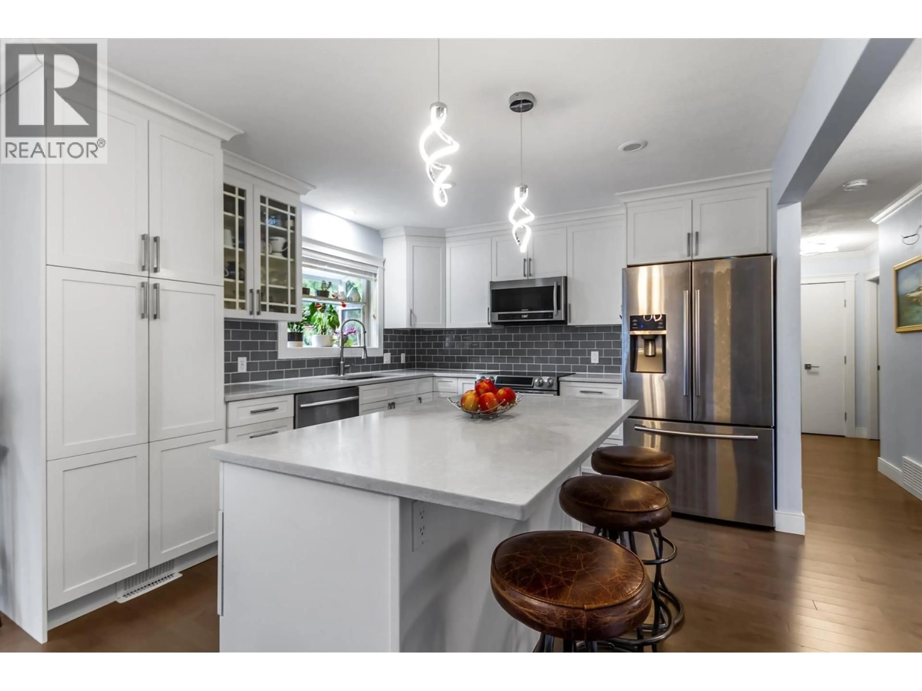 Open concept kitchen, ceramic/tile floor for 3546 FLINT STREET, Port Coquitlam British Columbia V3B4J6