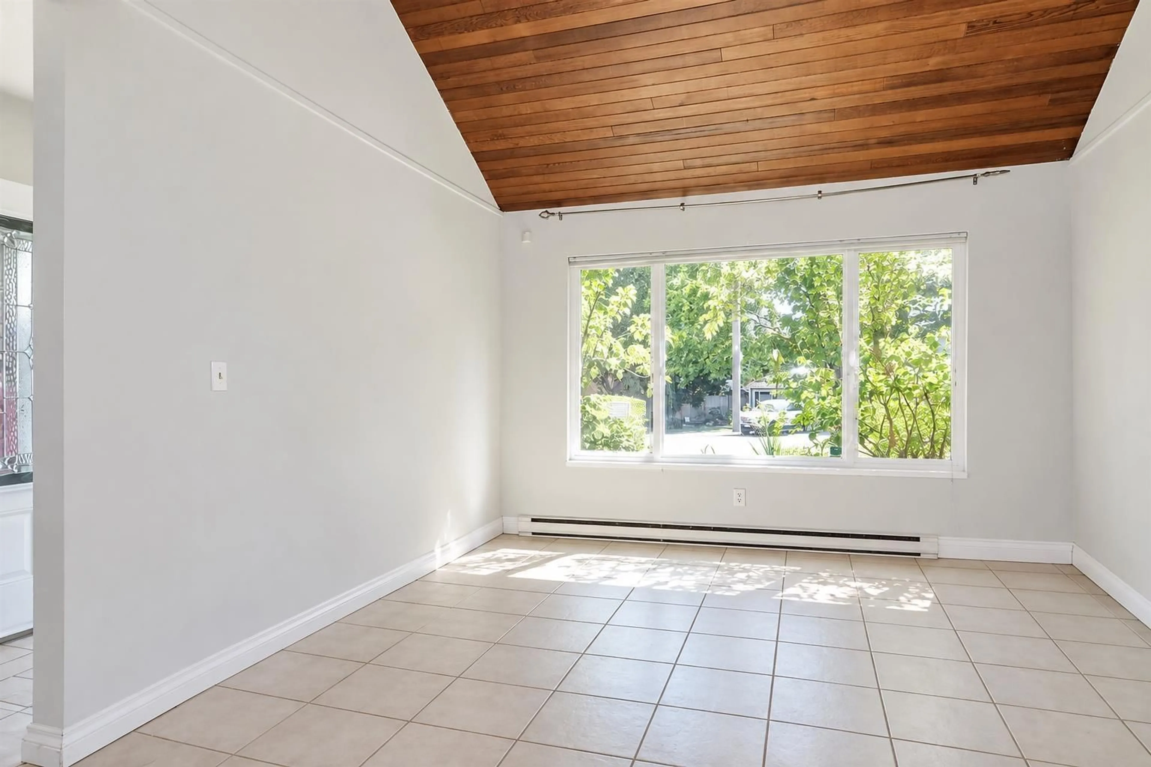 A pic of a room for 6187 194 STREET, Surrey British Columbia V3S7L4