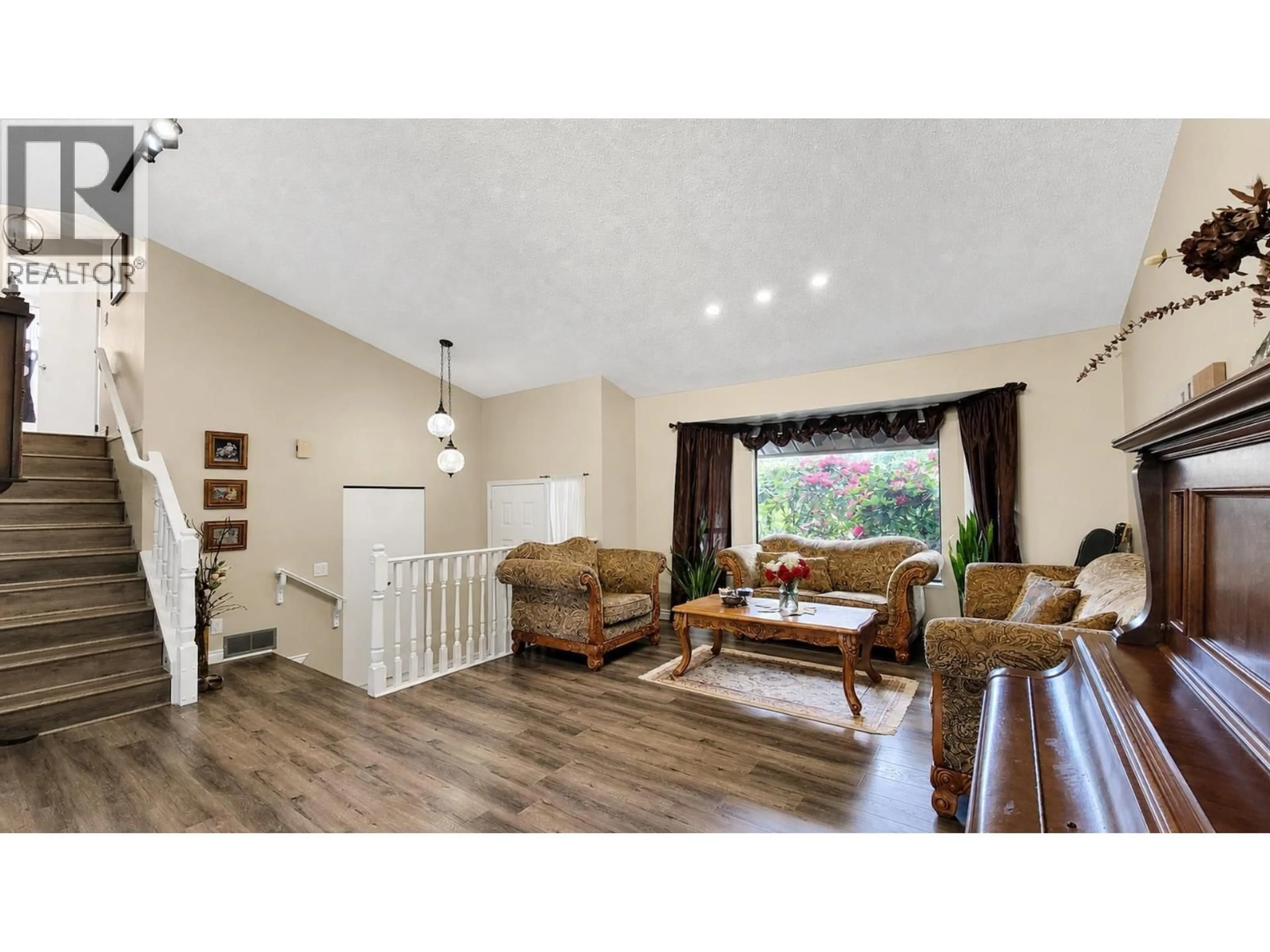 Living room with furniture, wood/laminate floor for 2961 WALTON AVENUE, Coquitlam British Columbia V3B6N1