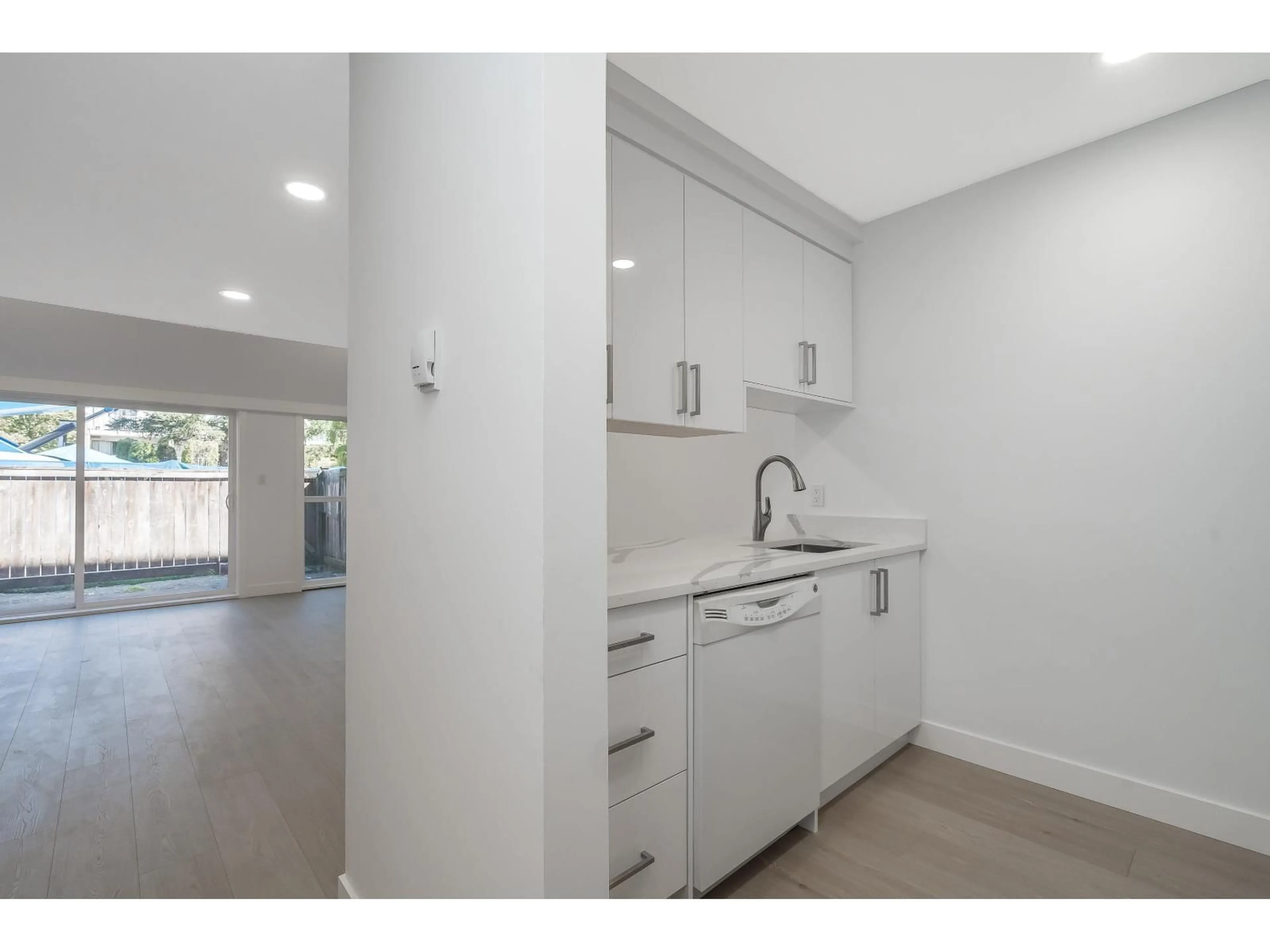 Standard kitchen, unknown for 50 - 17708 60 AVENUE, Surrey British Columbia V3S1V2