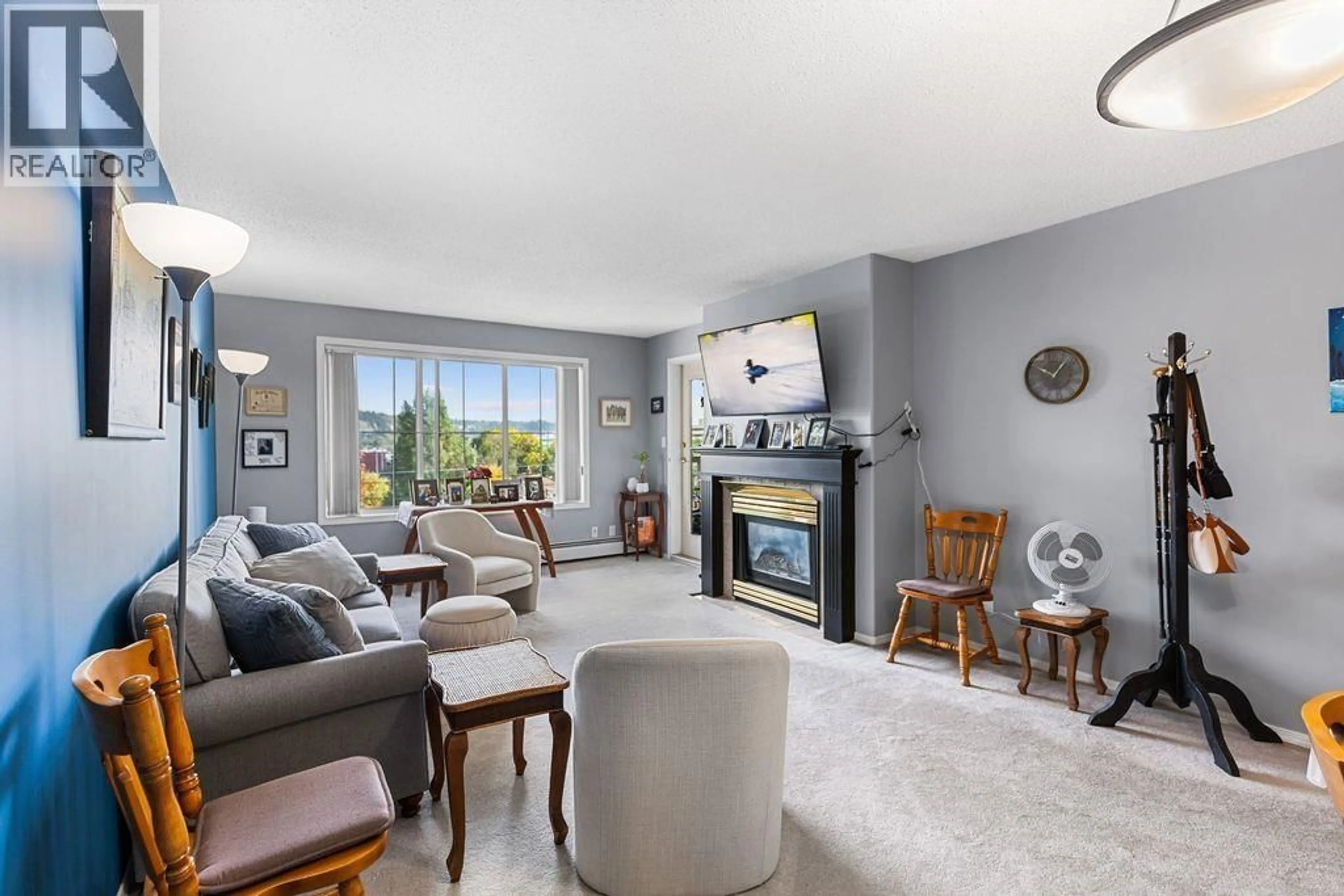 Living room with furniture, unknown for 404 - 1638 6TH AVENUE, Prince George British Columbia V2L3N6