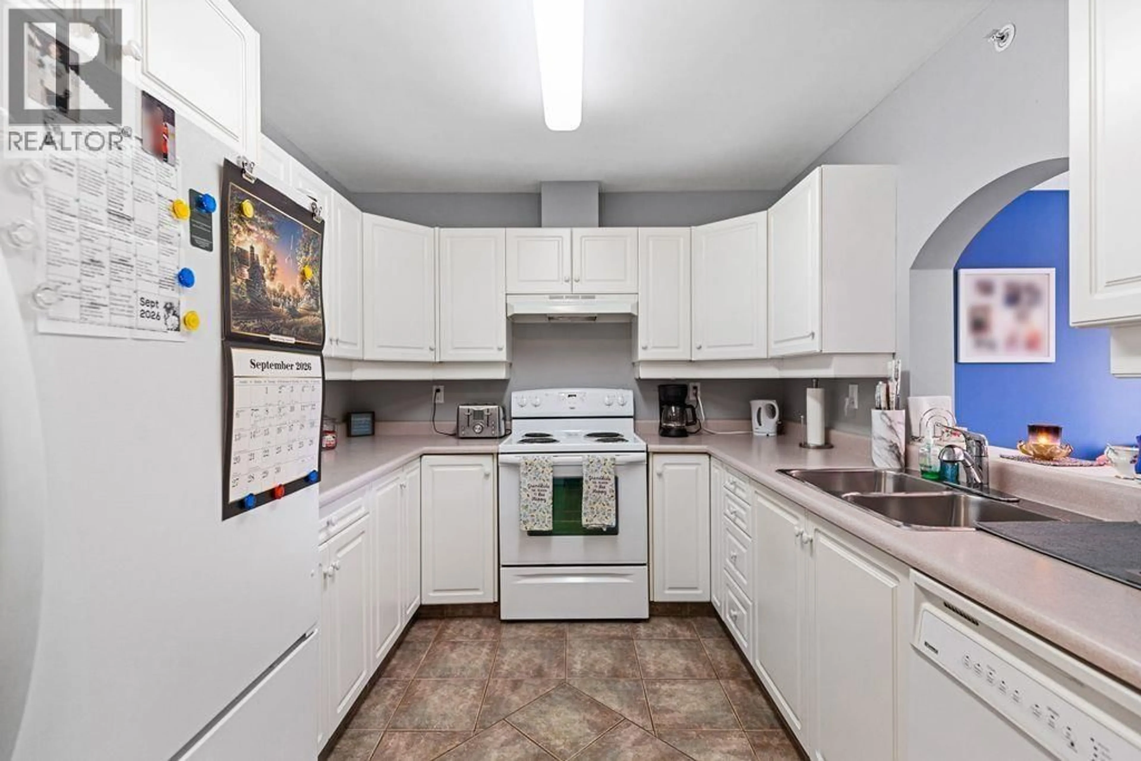 Standard kitchen, ceramic/tile floor for 404 - 1638 6TH AVENUE, Prince George British Columbia V2L3N6