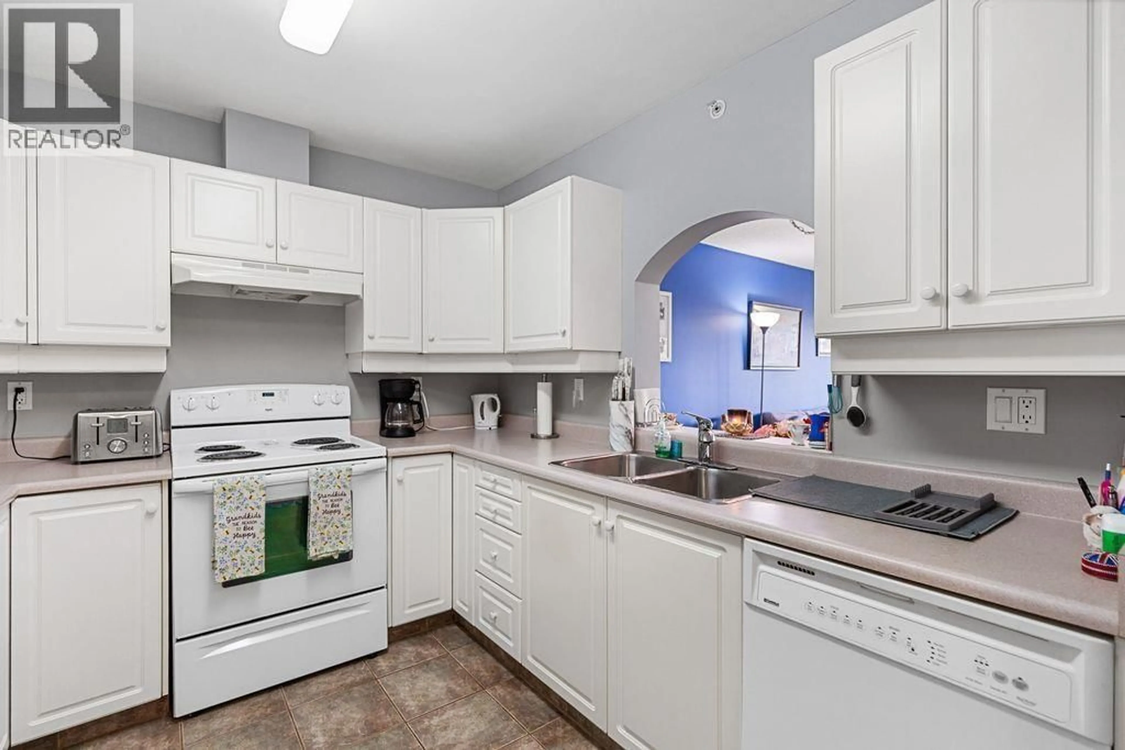 Standard kitchen, unknown for 404 - 1638 6TH AVENUE, Prince George British Columbia V2L3N6