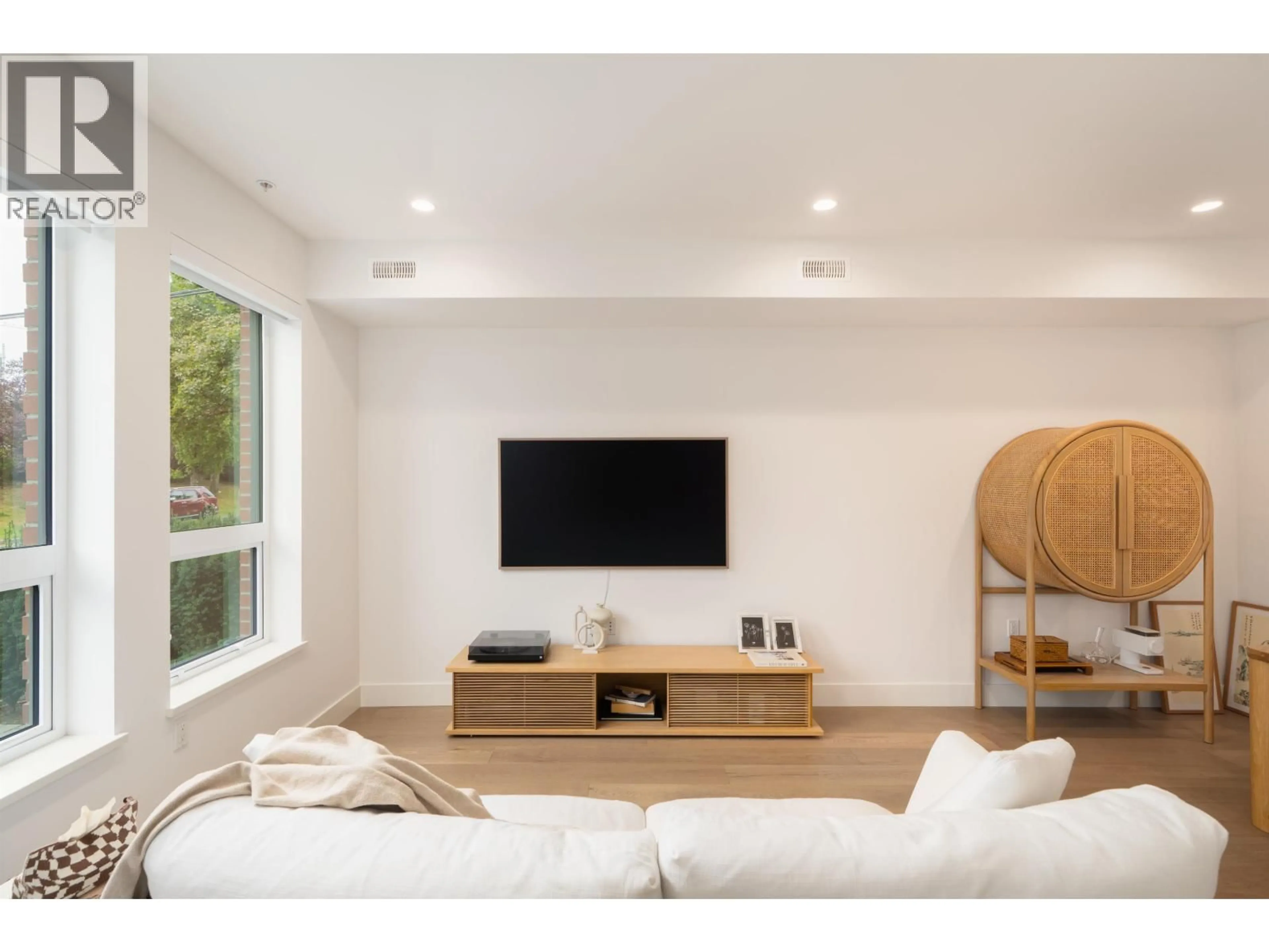 Home theater for 809 38TH AVENUE, Vancouver British Columbia V5Z0L4