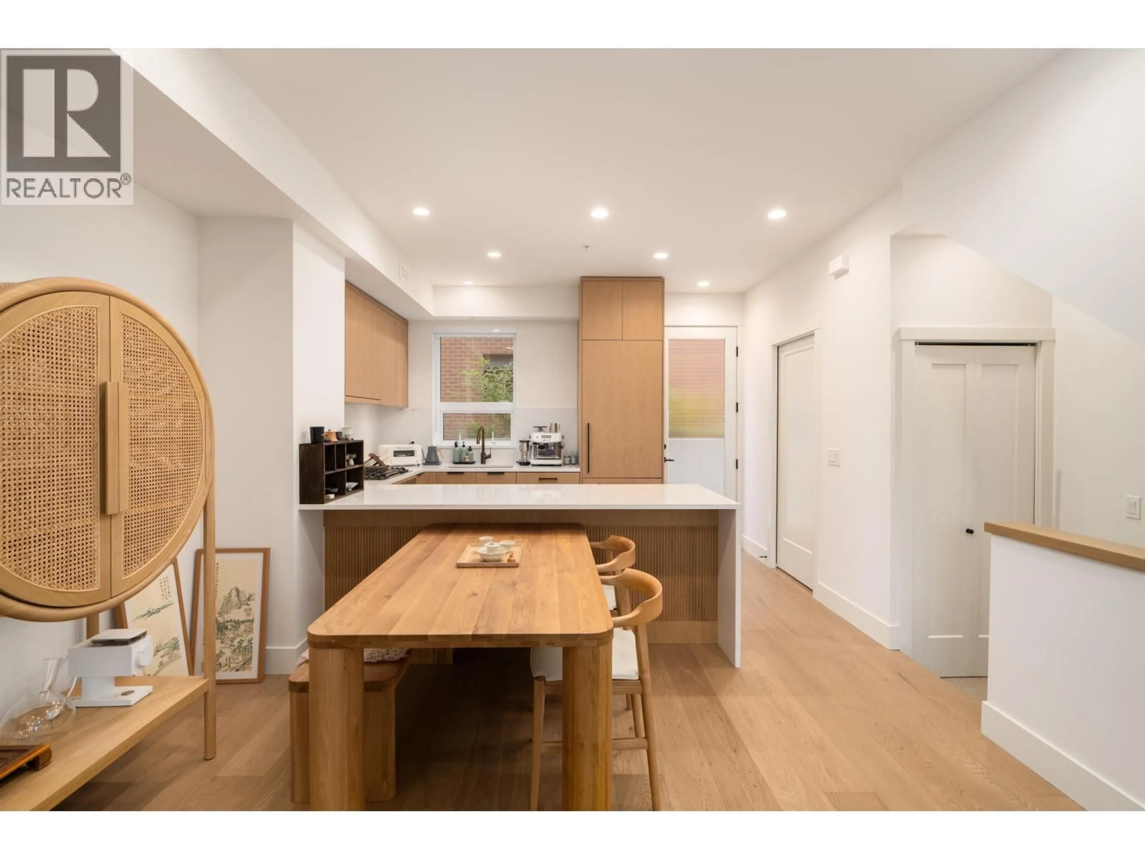 Open concept kitchen, wood/laminate floor for 809 38TH AVENUE, Vancouver British Columbia V5Z0L4